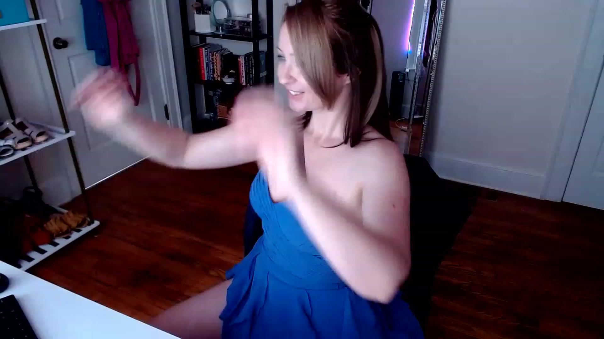 Gallery image thumbnail from TheFuckFairy's myfreecams stream on, 01/16/2023, 17:00 image 14 of 20