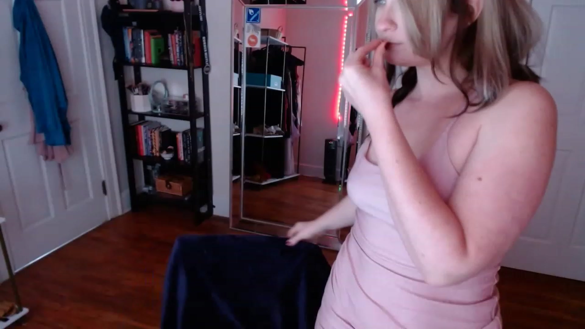 Gallery image thumbnail from TheFuckFairy's myfreecams stream on, 01/17/2023, 16:31 image 20 of 20