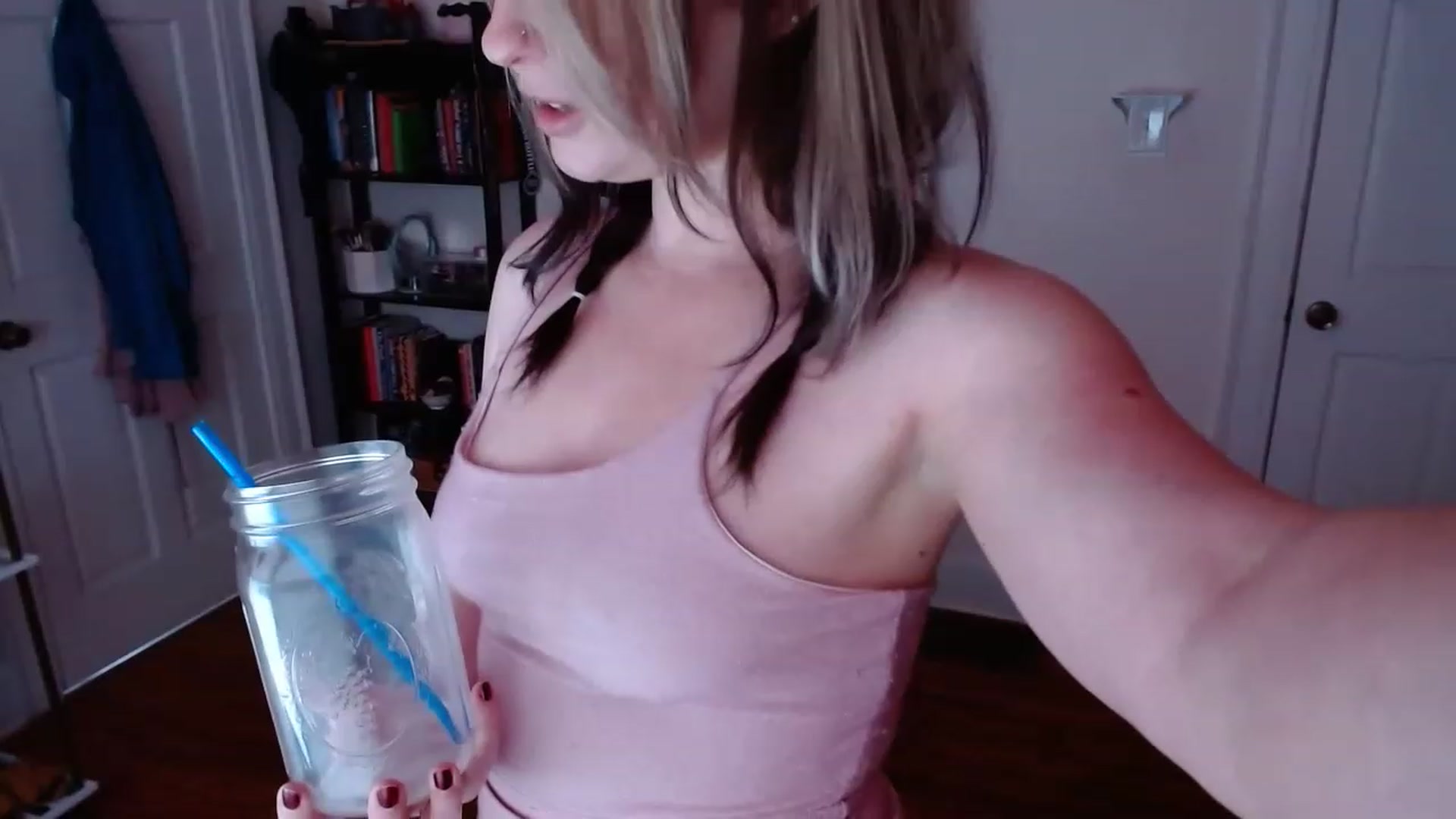 Gallery image thumbnail from TheFuckFairy's myfreecams stream on, 01/17/2023, 16:31 image 15 of 20
