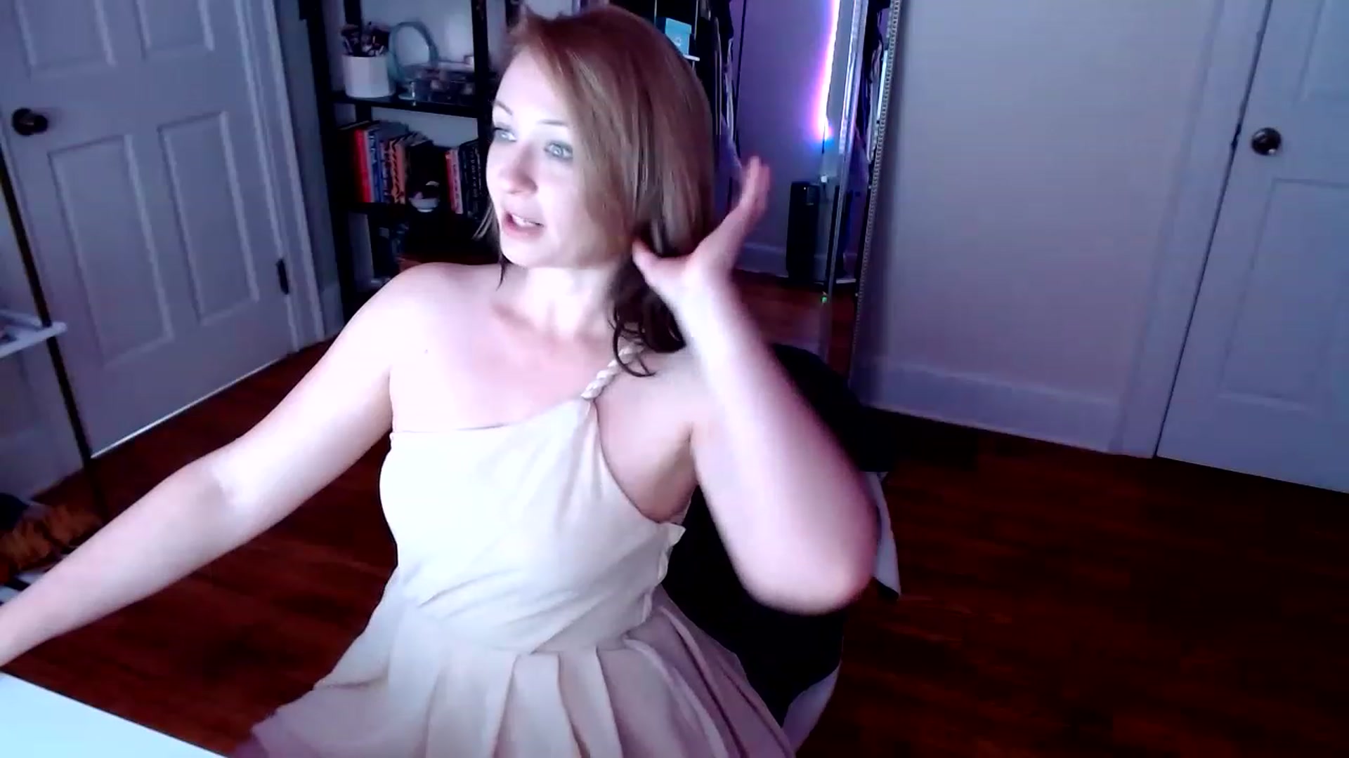 Gallery image thumbnail from TheFuckFairy's myfreecams stream on, 01/18/2023, 17:55 image 8 of 20