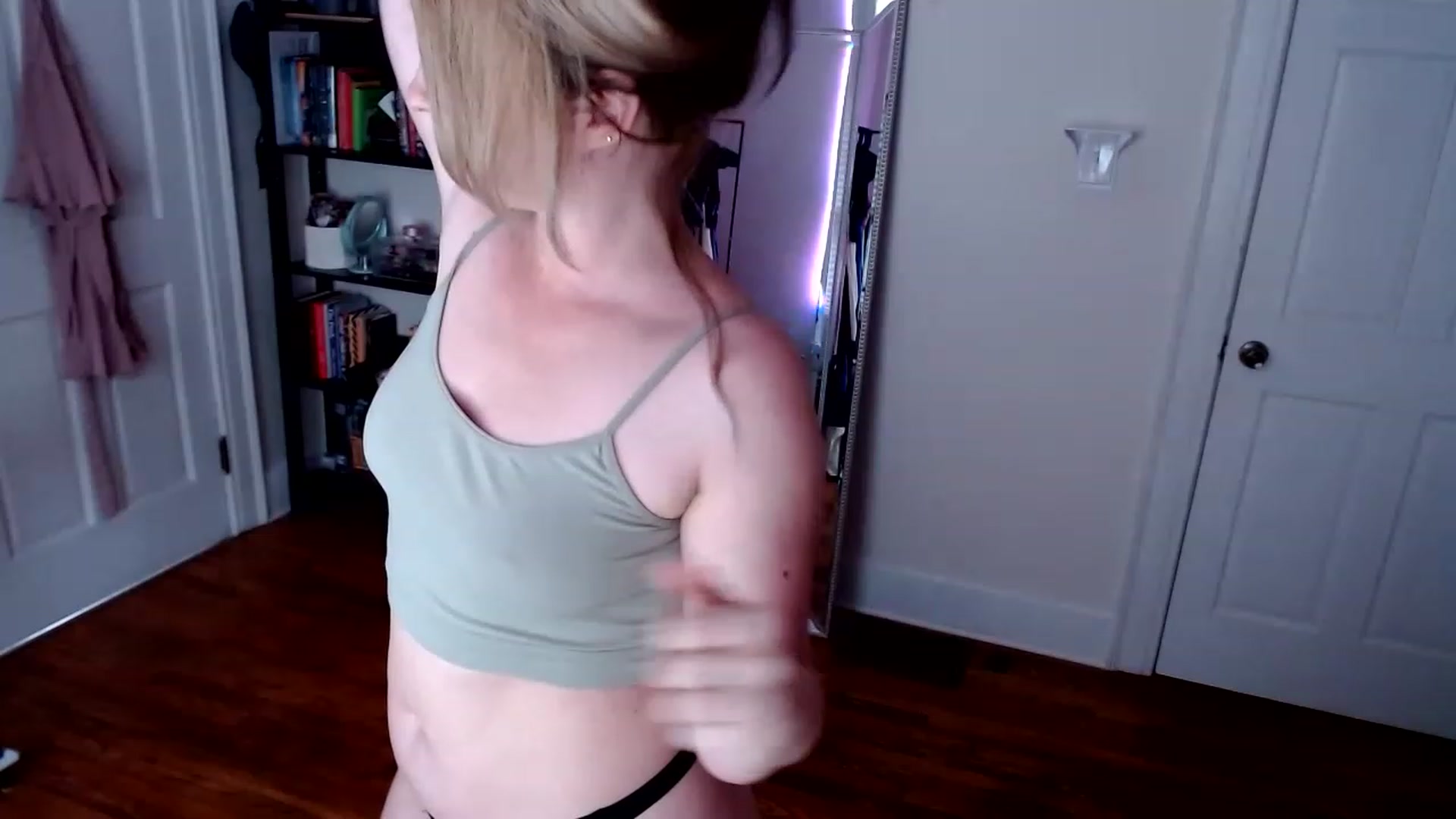 Gallery image thumbnail from TheFuckFairy's myfreecams stream on, 01/30/2023, 18:08 image 15 of 20