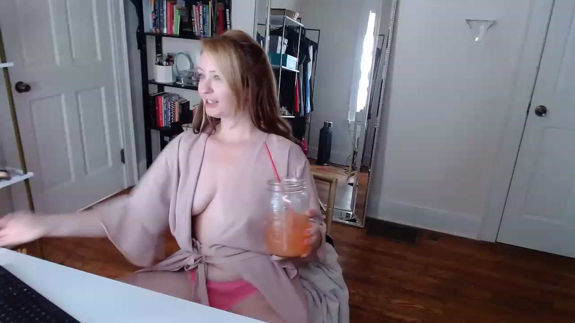 Gallery image thumbnail from TheFuckFairy's myfreecams stream on, 04/02/2023, 17:00 image 1 of 20