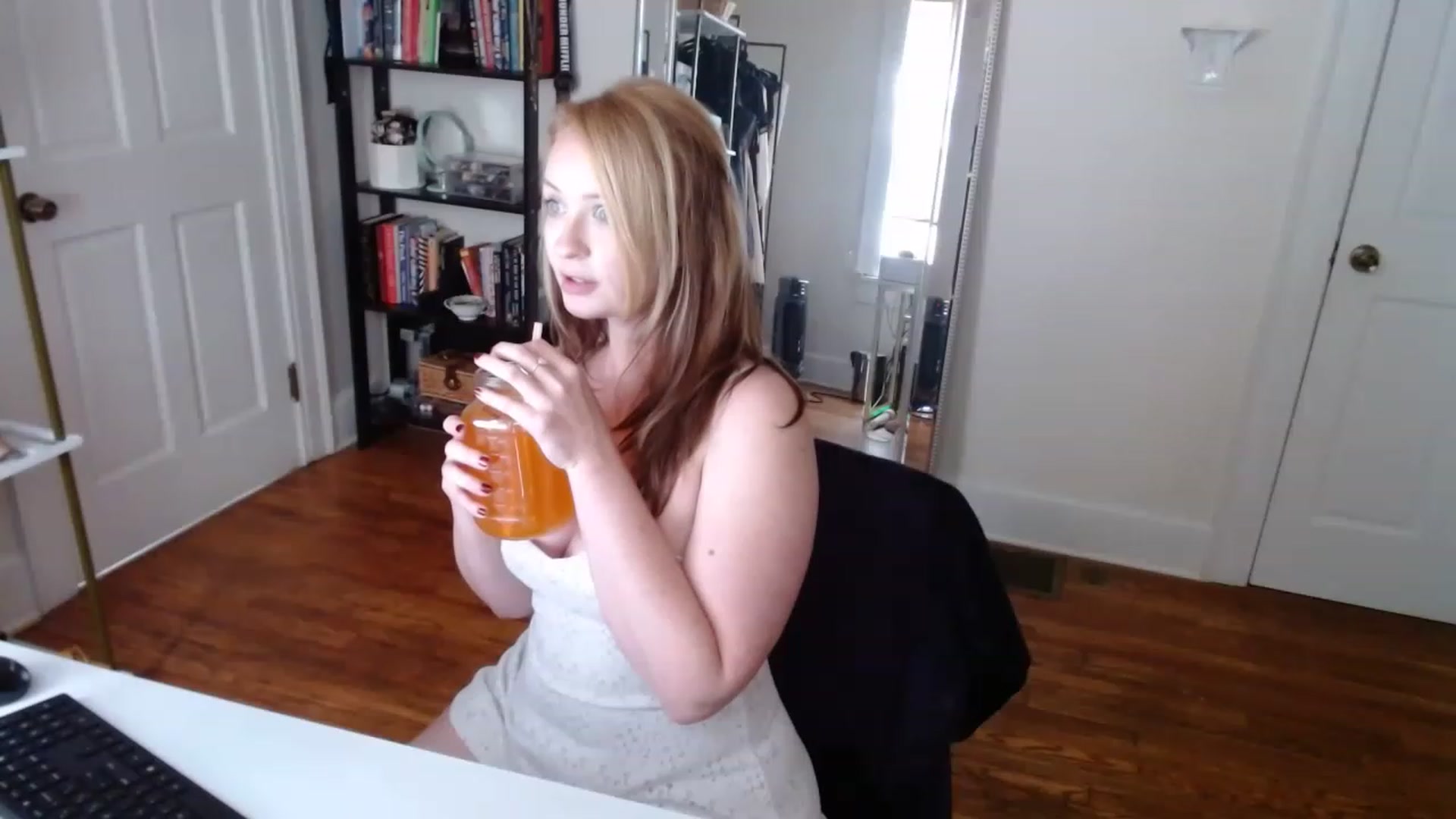 Gallery image thumbnail from TheFuckFairy's myfreecams stream on, 04/17/2023, 16:57 image 6 of 20