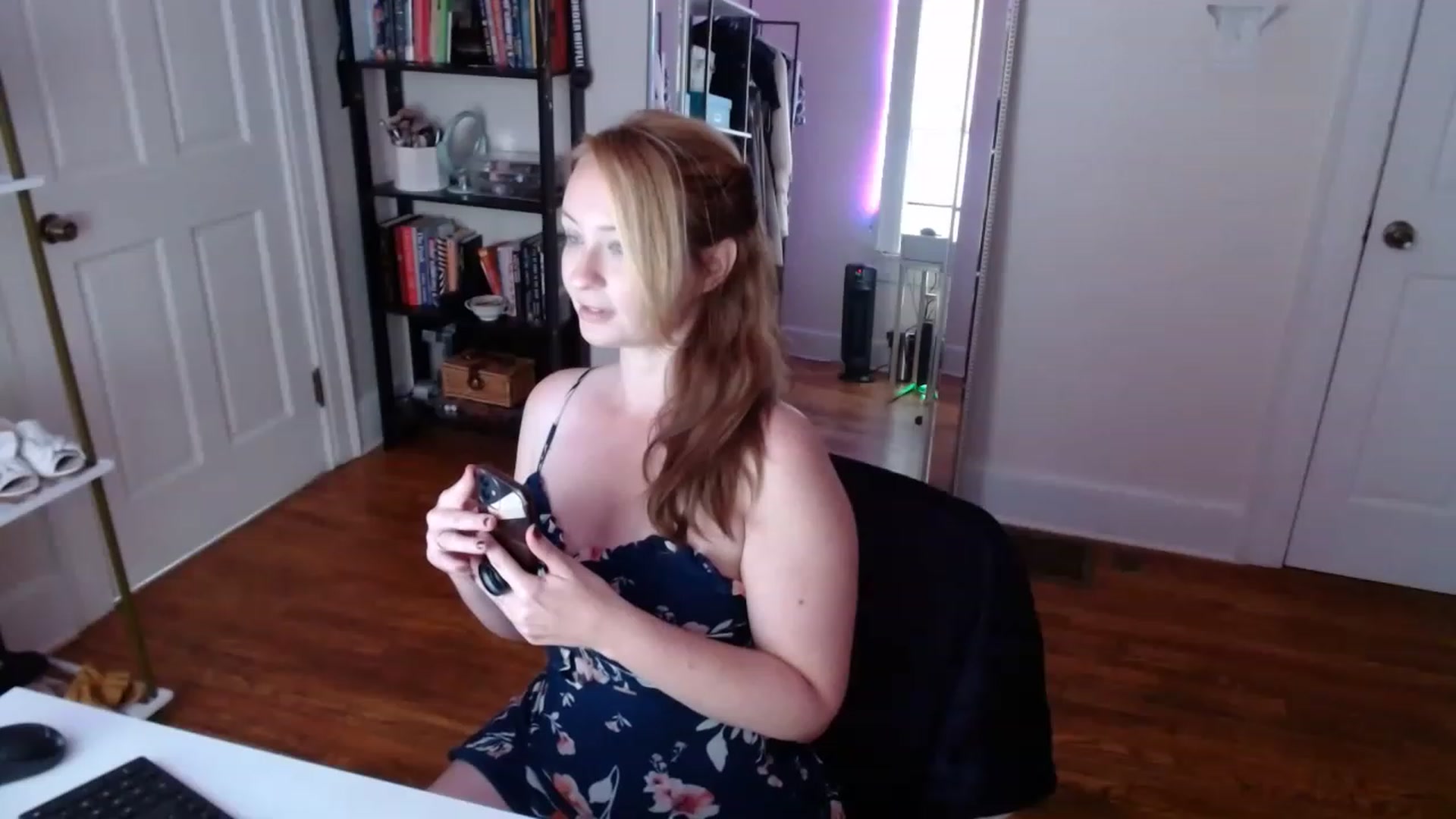 Gallery image thumbnail from TheFuckFairy's myfreecams stream on, 04/25/2023, 16:05 image 15 of 20
