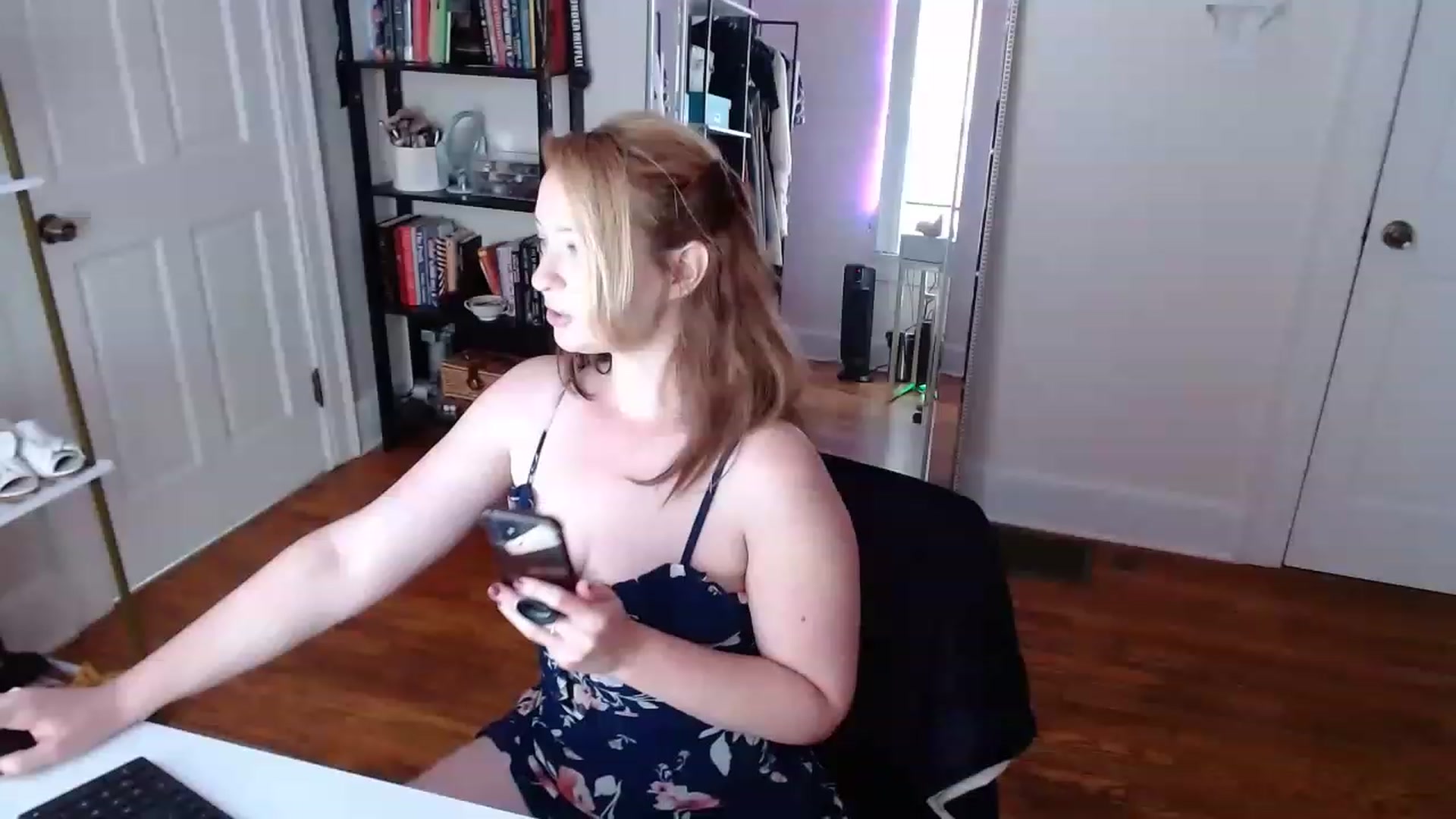Gallery image thumbnail from TheFuckFairy's myfreecams stream on, 04/25/2023, 16:05 image 8 of 20