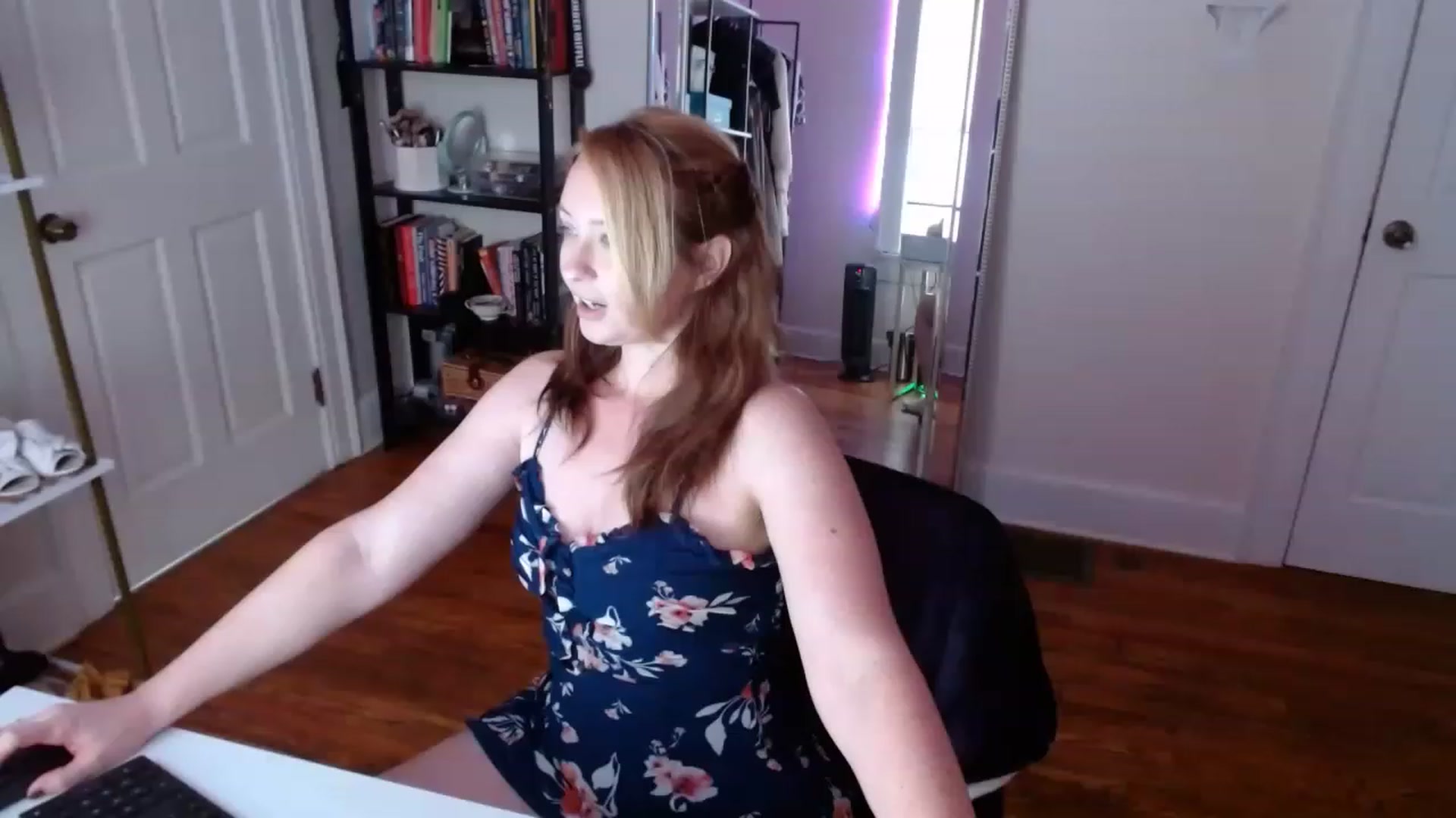 Gallery image thumbnail from TheFuckFairy's myfreecams stream on, 04/25/2023, 16:05 image 14 of 20