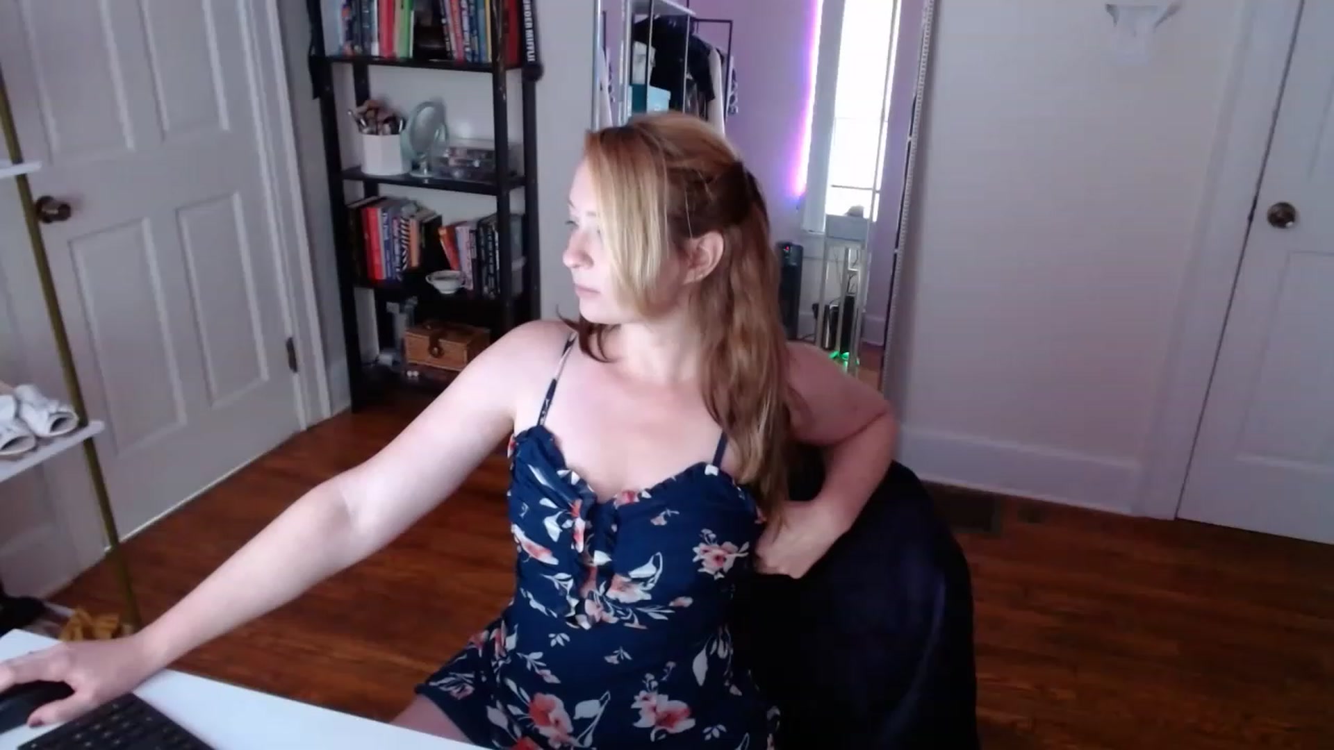 Gallery image thumbnail from TheFuckFairy's myfreecams stream on, 04/25/2023, 16:05 image 16 of 20