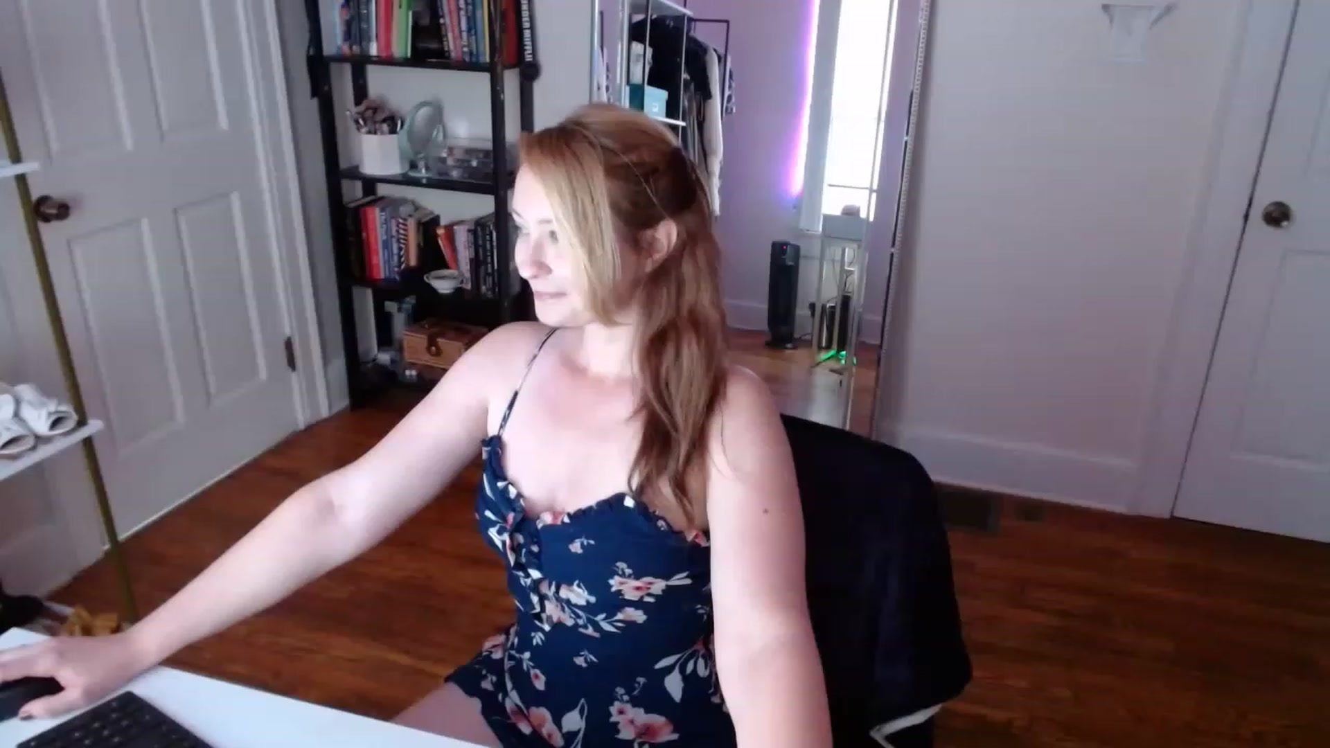 Gallery image thumbnail from TheFuckFairy's myfreecams stream on, 04/25/2023, 16:05 image 11 of 20