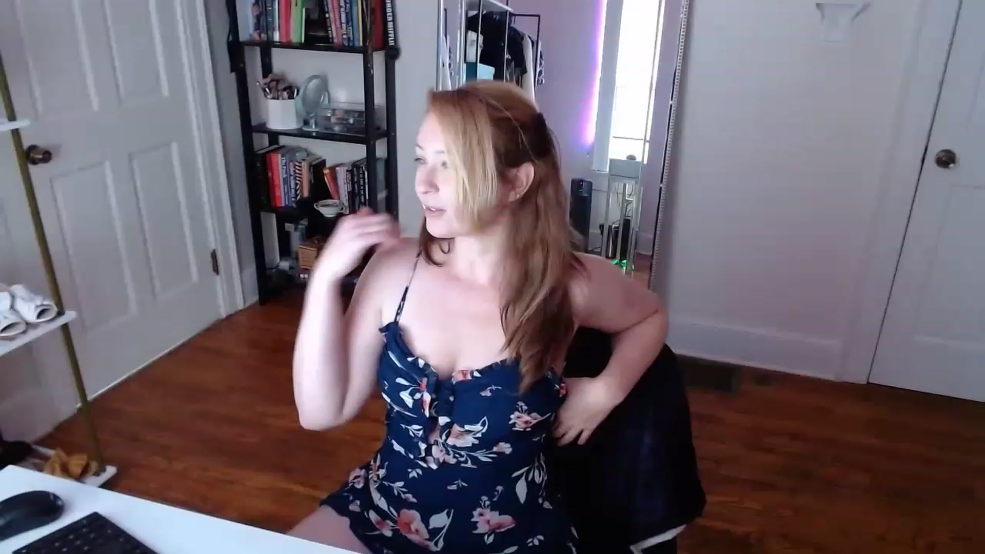 Gallery image thumbnail from TheFuckFairy's myfreecams stream on, 04/25/2023, 16:05 image 9 of 20