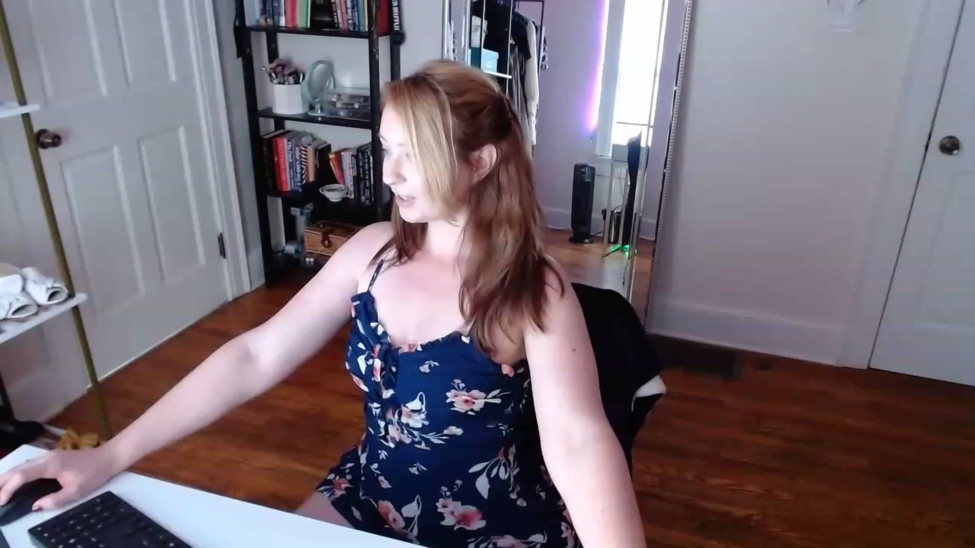 Gallery image thumbnail from TheFuckFairy's myfreecams stream on, 04/25/2023, 16:05 image 20 of 20