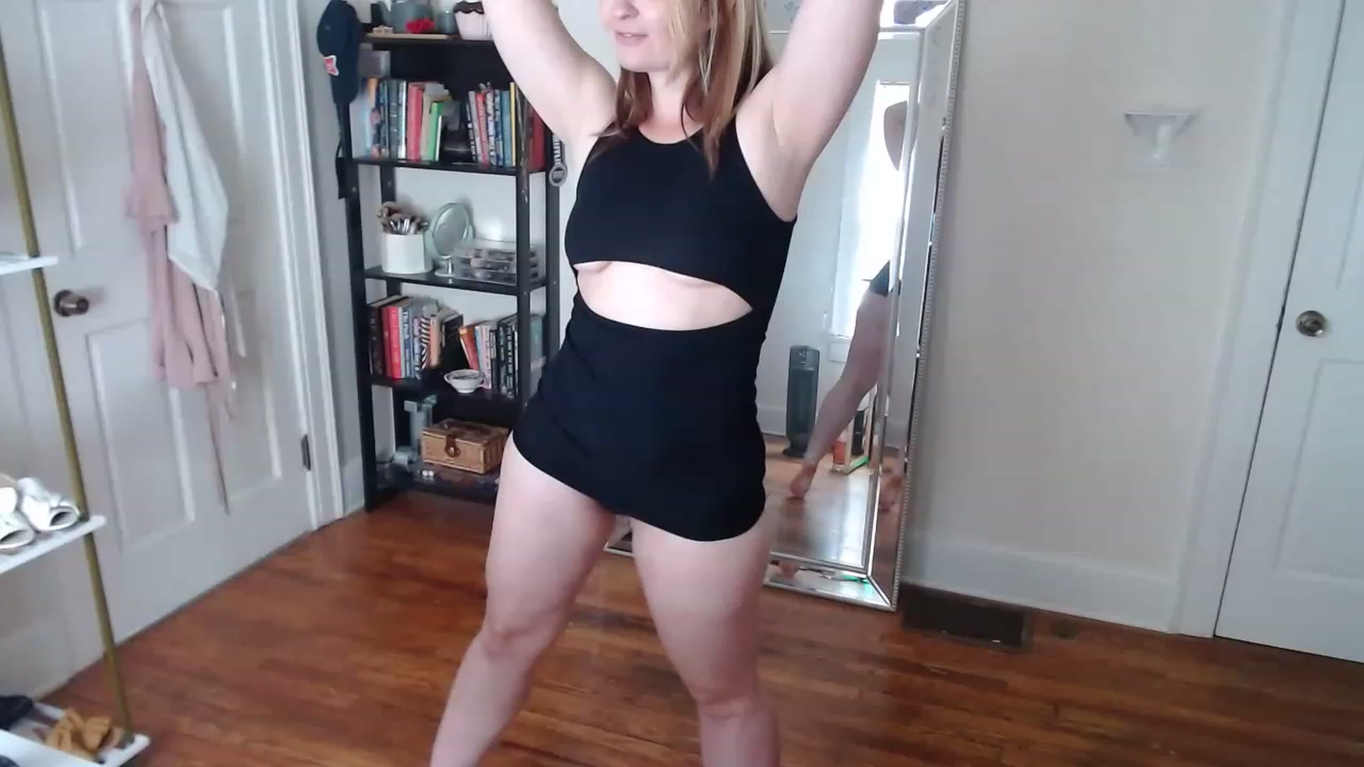 Gallery image thumbnail from TheFuckFairy's myfreecams stream on, 05/02/2023, 15:04 image 17 of 20