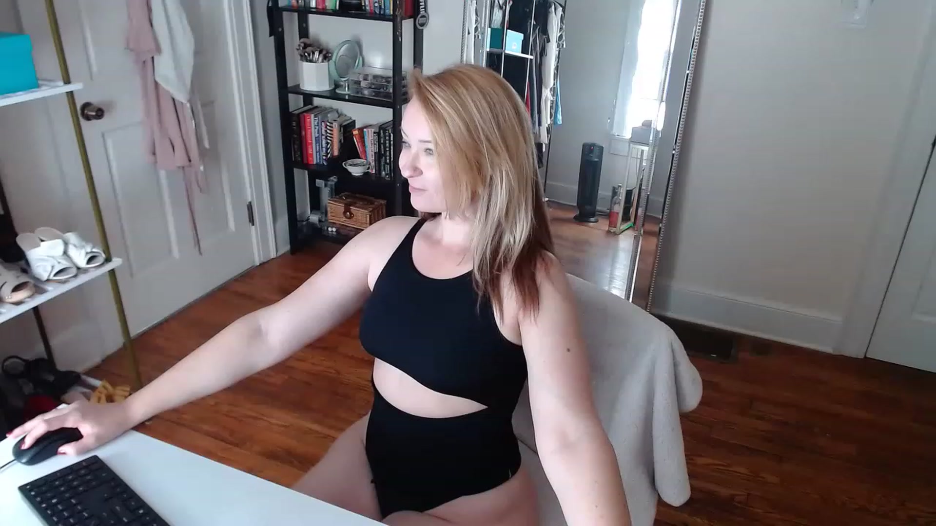 Gallery image thumbnail from TheFuckFairy's myfreecams stream on, 05/02/2023, 15:04 image 4 of 20