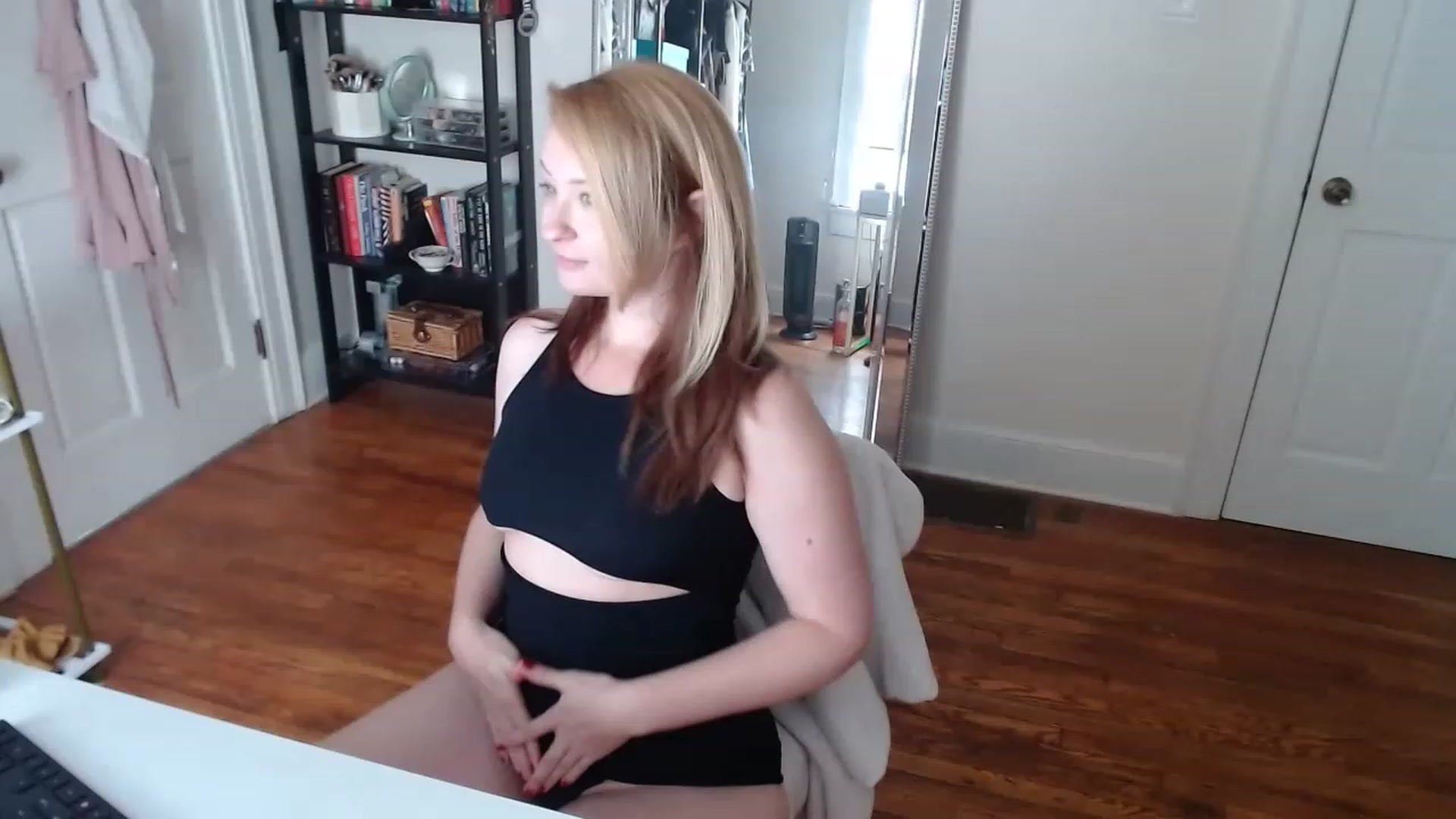 Gallery image thumbnail from TheFuckFairy's myfreecams stream on, 05/02/2023, 15:04 image 20 of 20
