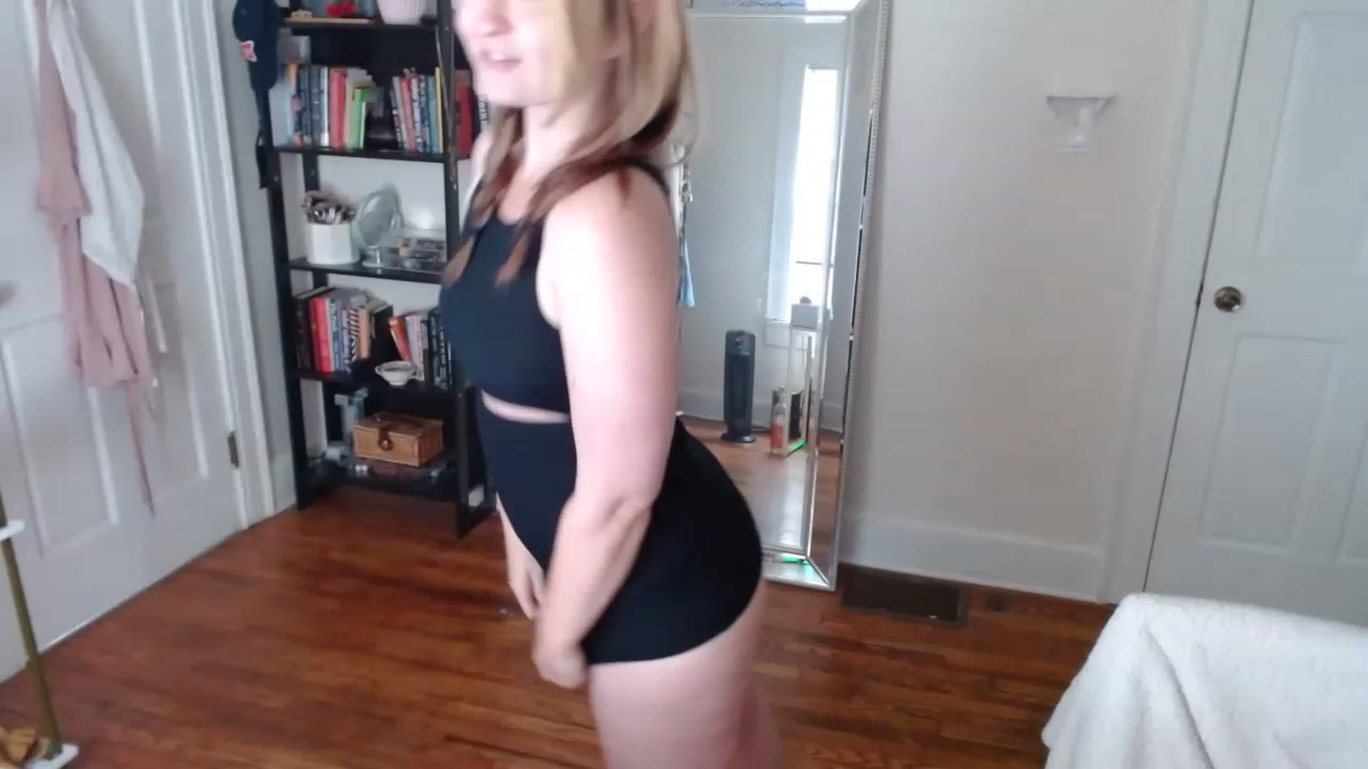 Gallery image thumbnail from TheFuckFairy's myfreecams stream on, 05/02/2023, 16:47 image 2 of 20