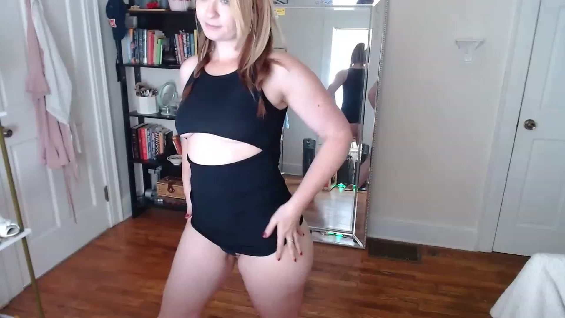 Gallery image thumbnail from TheFuckFairy's myfreecams stream on, 05/02/2023, 16:47 image 3 of 20