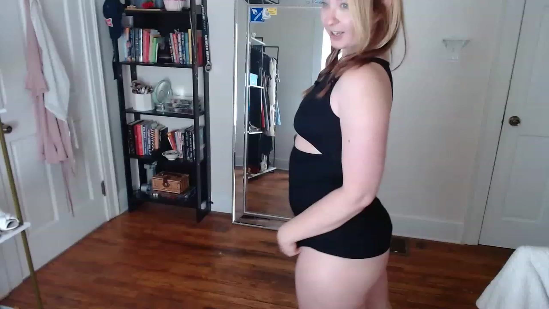 Gallery image thumbnail from TheFuckFairy's myfreecams stream on, 05/02/2023, 16:47 image 5 of 20