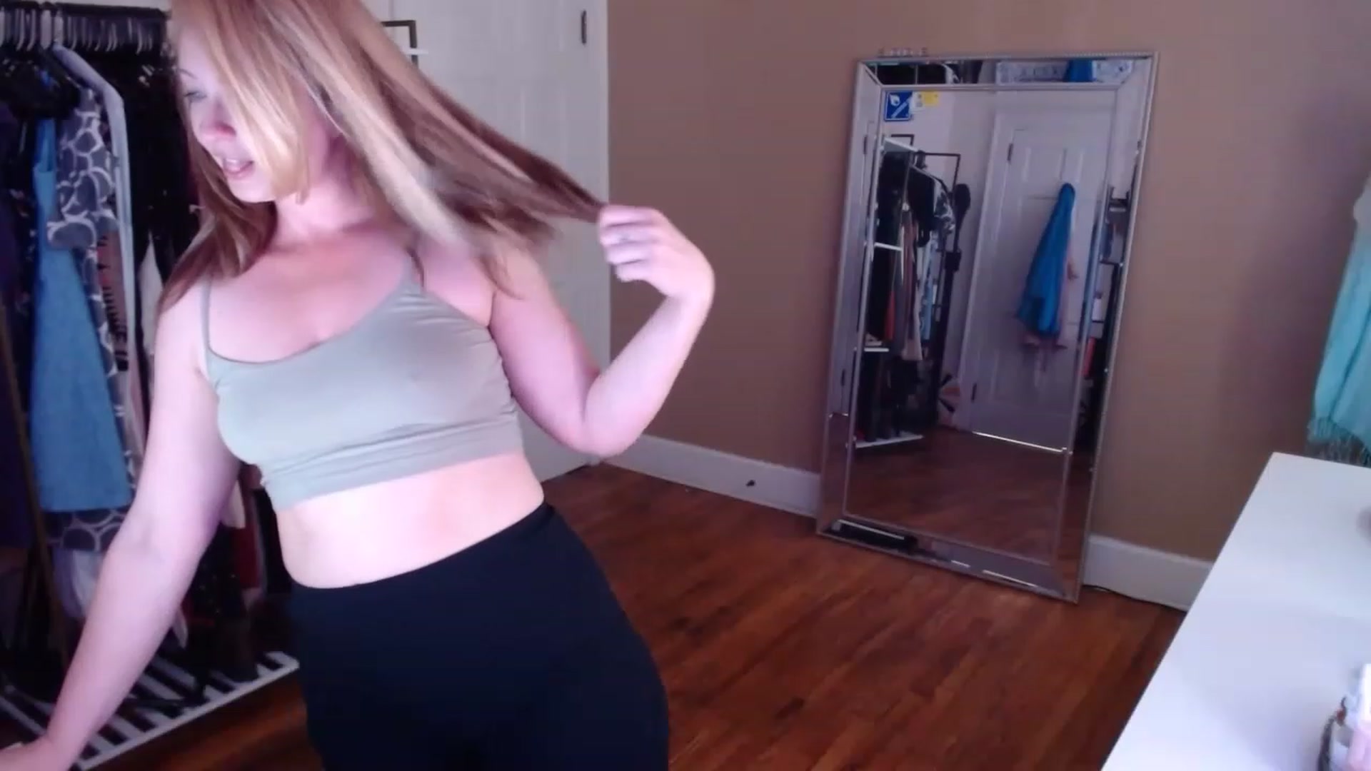 Gallery image thumbnail from TheFuckFairy's myfreecams stream on, 05/10/2023, 16:10 image 7 of 20