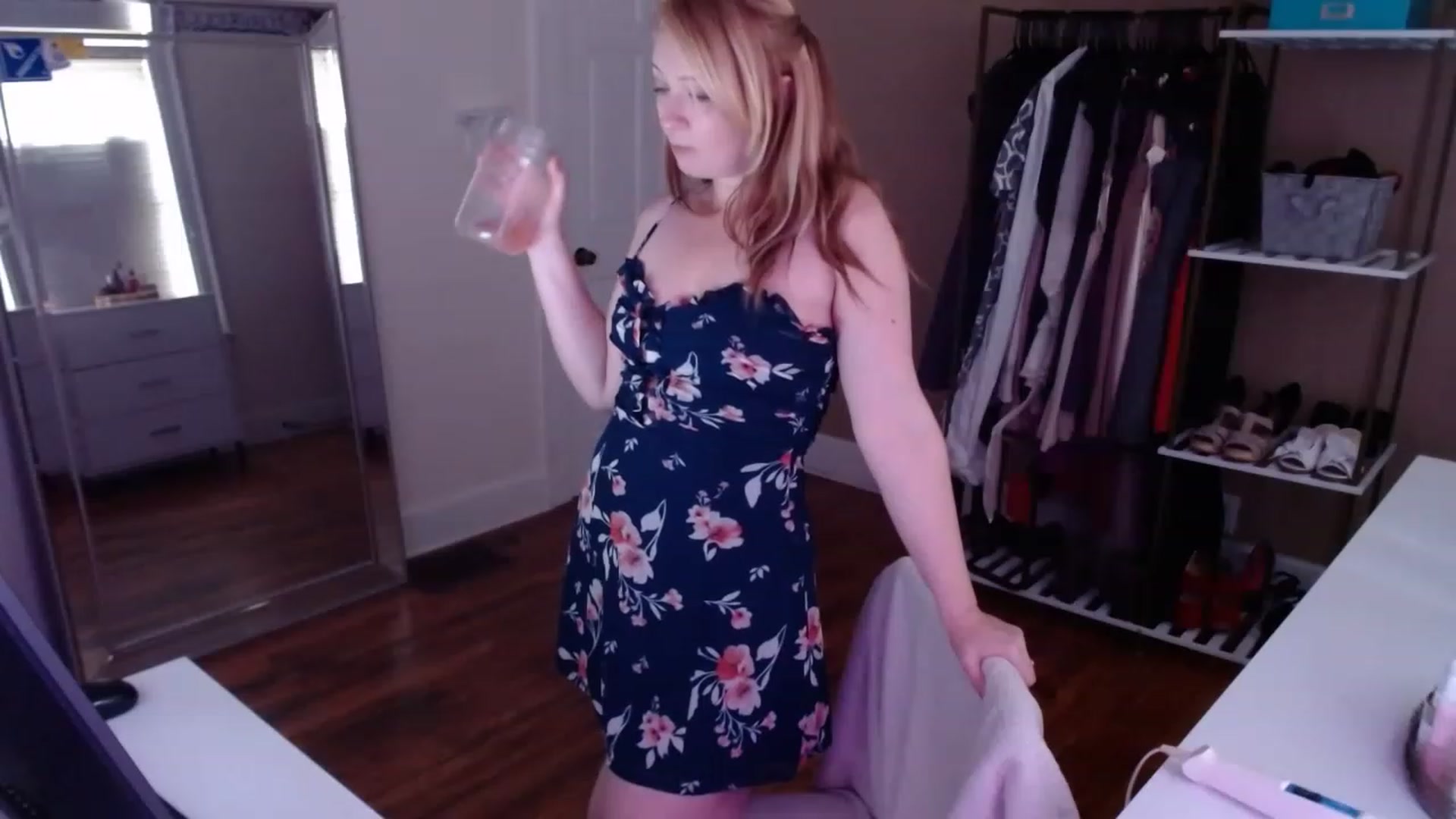 Gallery image thumbnail from TheFuckFairy's myfreecams stream on, 05/18/2023, 17:33 image 12 of 20