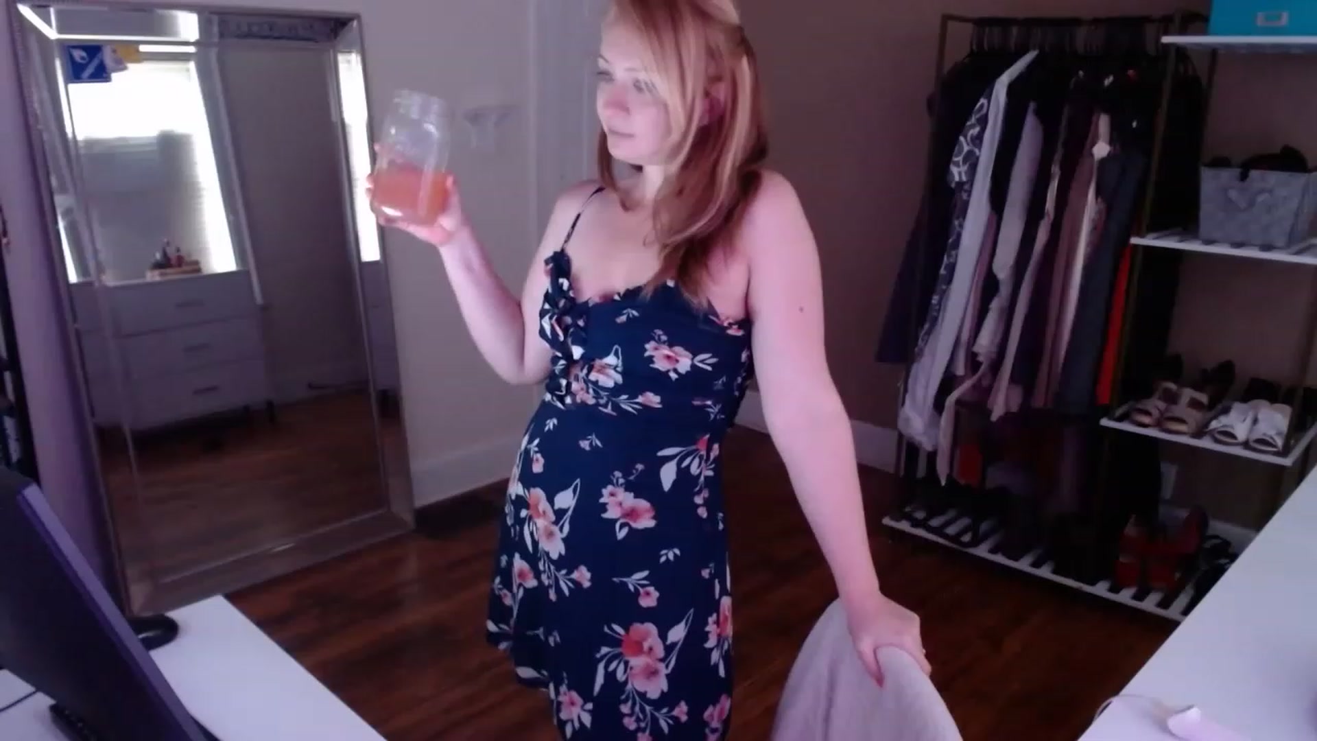 Gallery image thumbnail from TheFuckFairy's myfreecams stream on, 05/18/2023, 17:33 image 11 of 20
