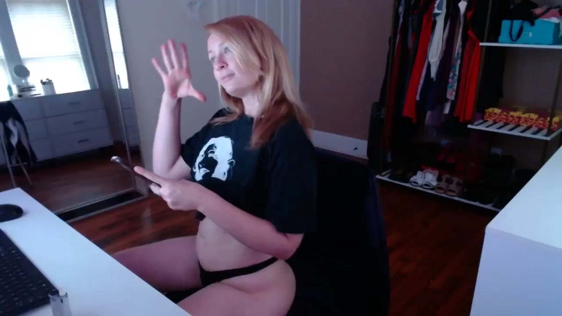 Gallery image thumbnail from TheFuckFairy's myfreecams stream on, 08/11/2023, 17:38 image 4 of 20