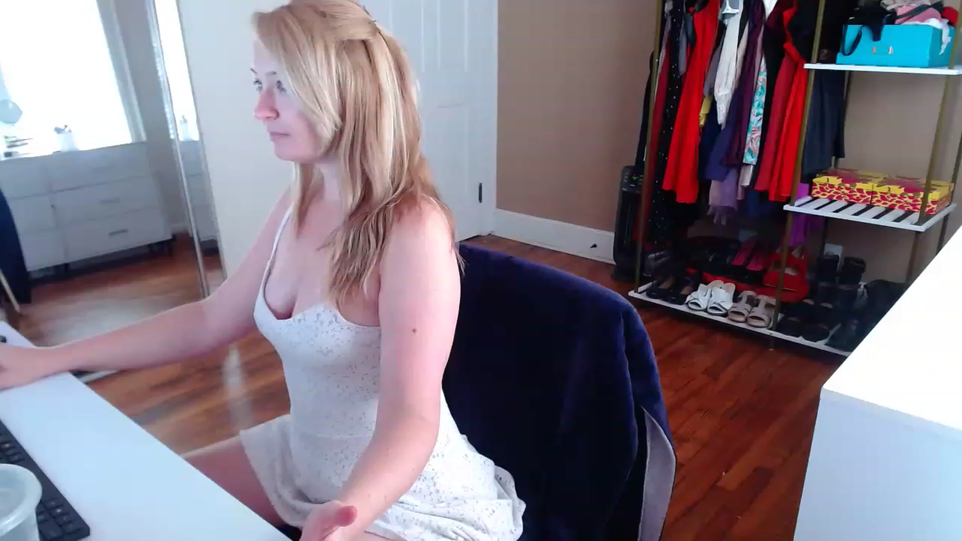 Gallery image thumbnail from TheFuckFairy's myfreecams stream on, 08/16/2023, 16:41 image 7 of 20