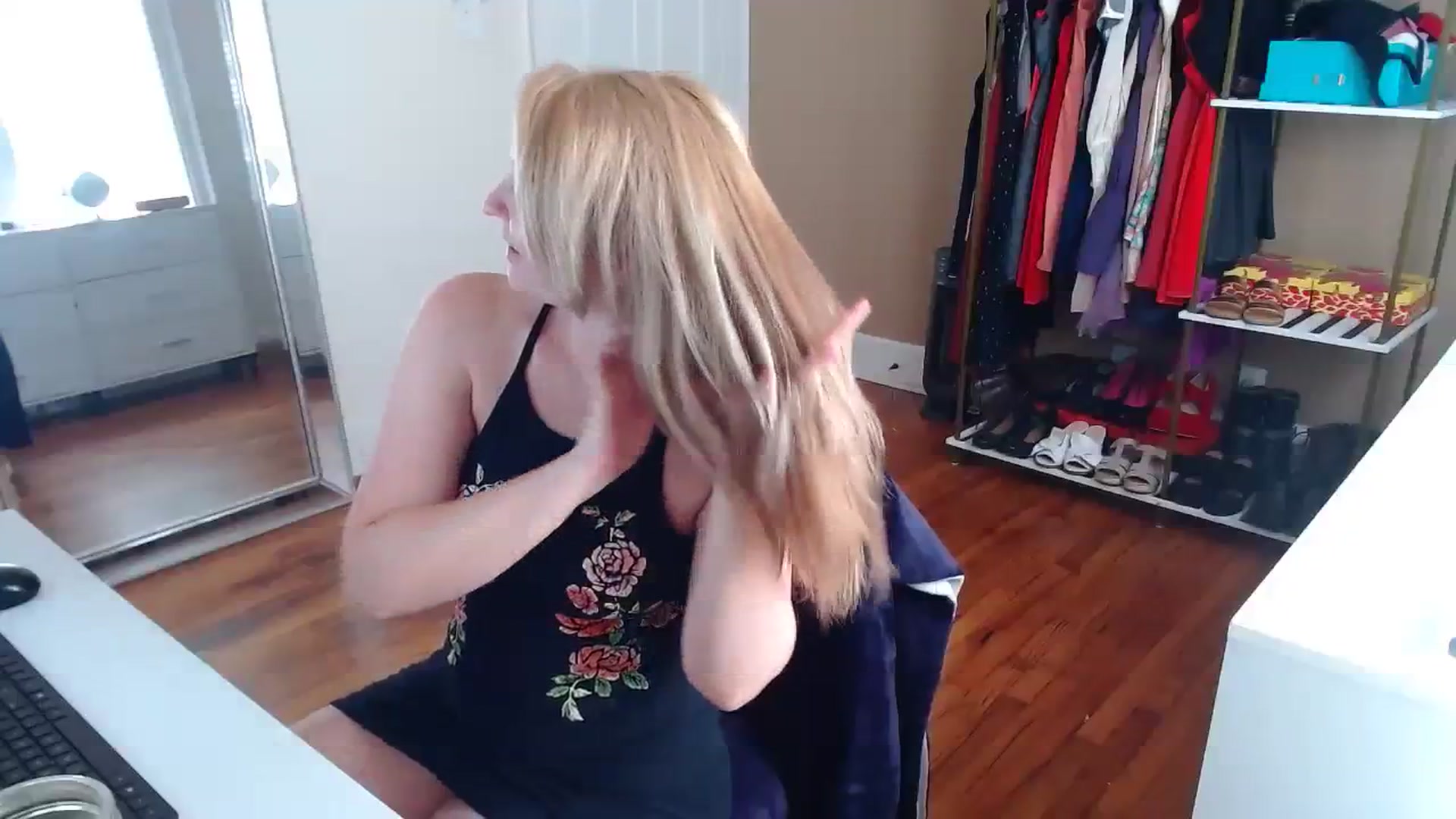 Gallery image thumbnail from TheFuckFairy's myfreecams stream on, 08/17/2023, 16:35 image 3 of 20