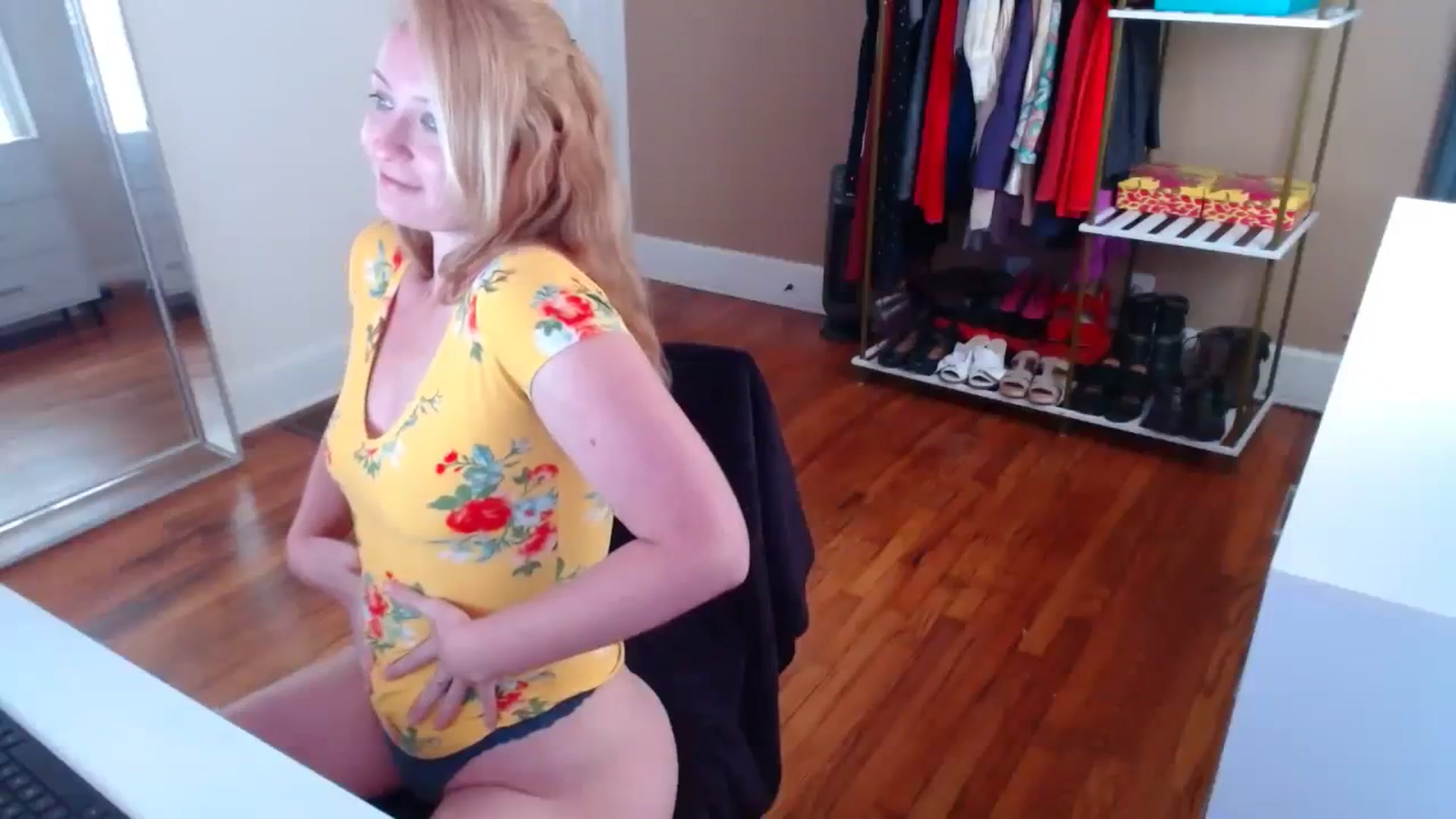 Gallery image thumbnail from TheFuckFairy's myfreecams stream on, 08/21/2023, 16:33 image 16 of 20