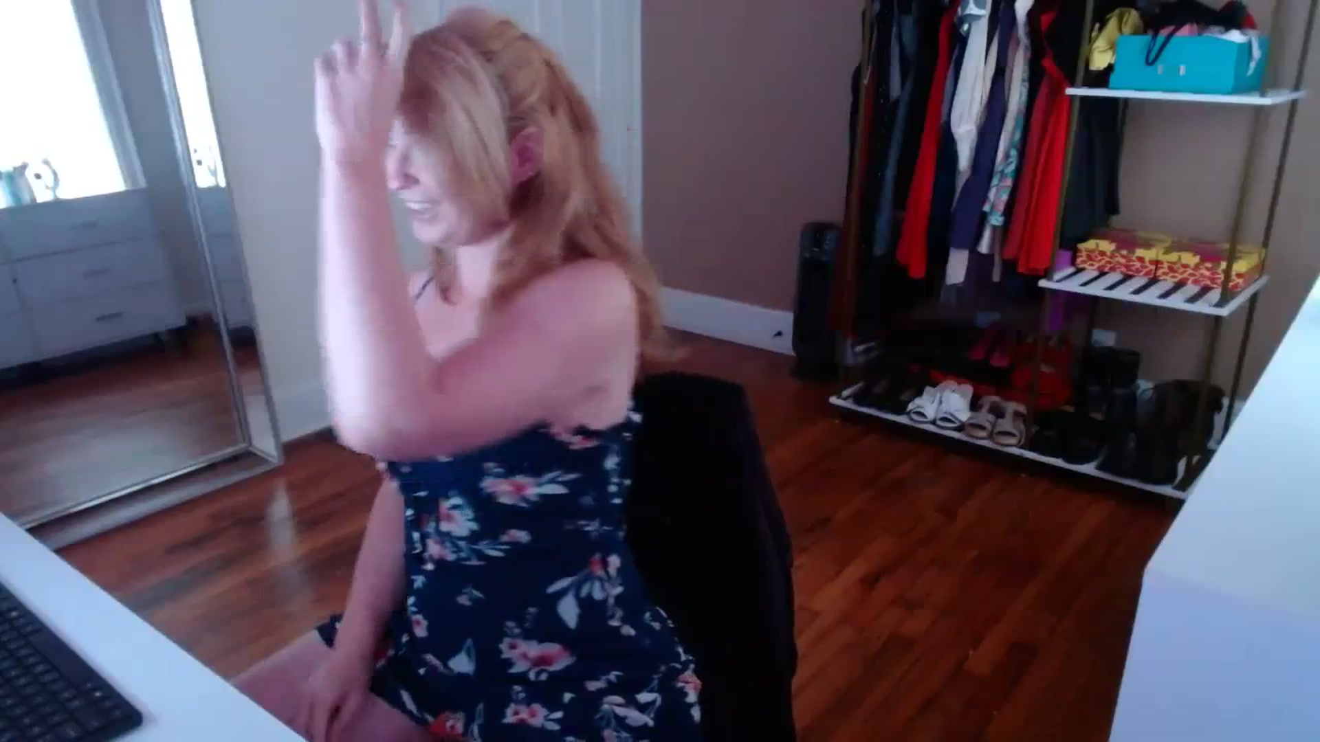 Gallery image thumbnail from TheFuckFairy's myfreecams stream on, 08/22/2023, 18:02 image 17 of 20
