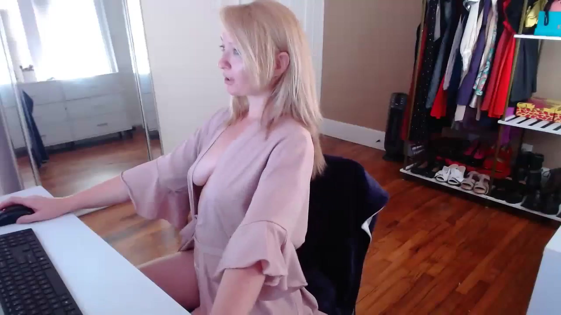 Gallery image thumbnail from TheFuckFairy's myfreecams stream on, 08/24/2023, 15:50 image 14 of 20