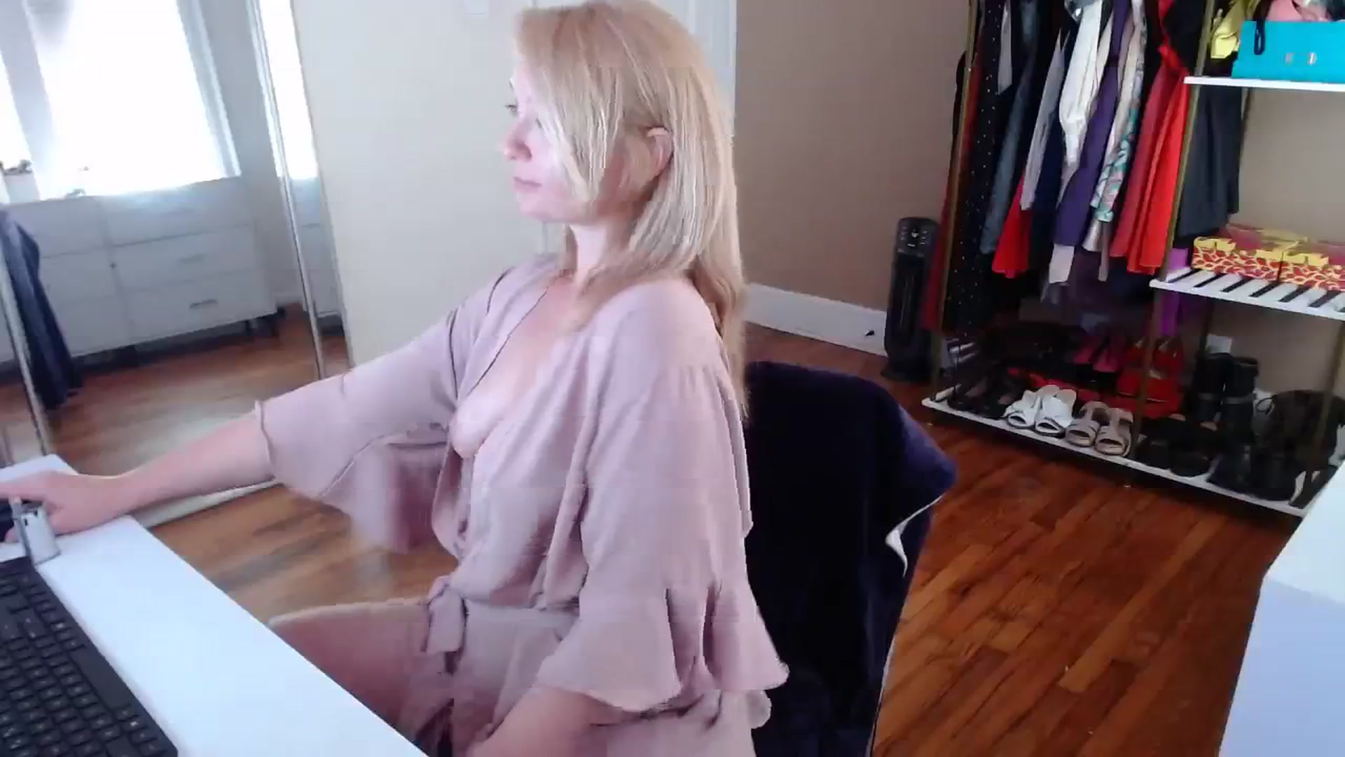 Gallery image thumbnail from TheFuckFairy's myfreecams stream on, 08/24/2023, 16:13 image 10 of 20