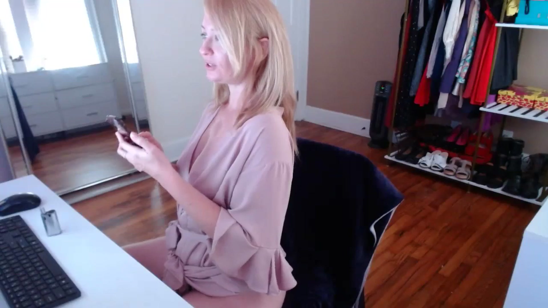Gallery image thumbnail from TheFuckFairy's myfreecams stream on, 08/24/2023, 16:13 image 18 of 20