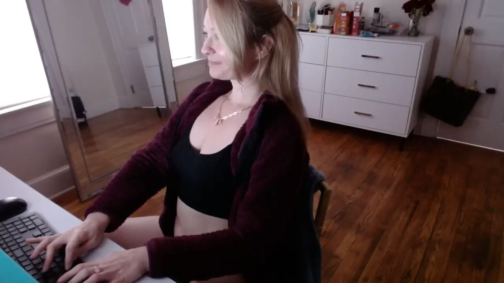 Gallery image thumbnail from TheFuckFairy's myfreecams stream on, 03/08/2024, 16:57 image 3 of 20
