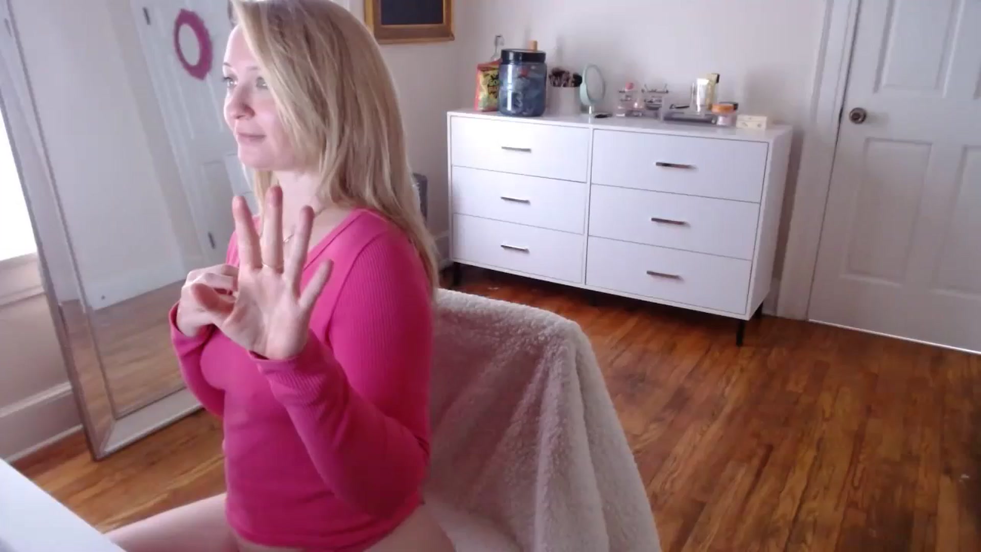 Gallery image thumbnail from TheFuckFairy's myfreecams stream on, 03/18/2024, 17:30 image 1 of 20