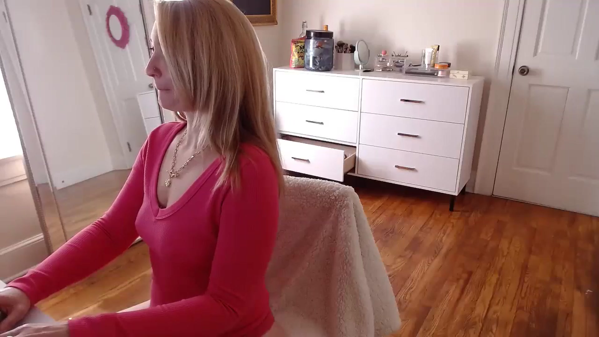Gallery image thumbnail from TheFuckFairy's myfreecams stream on, 03/18/2024, 17:30 image 8 of 20