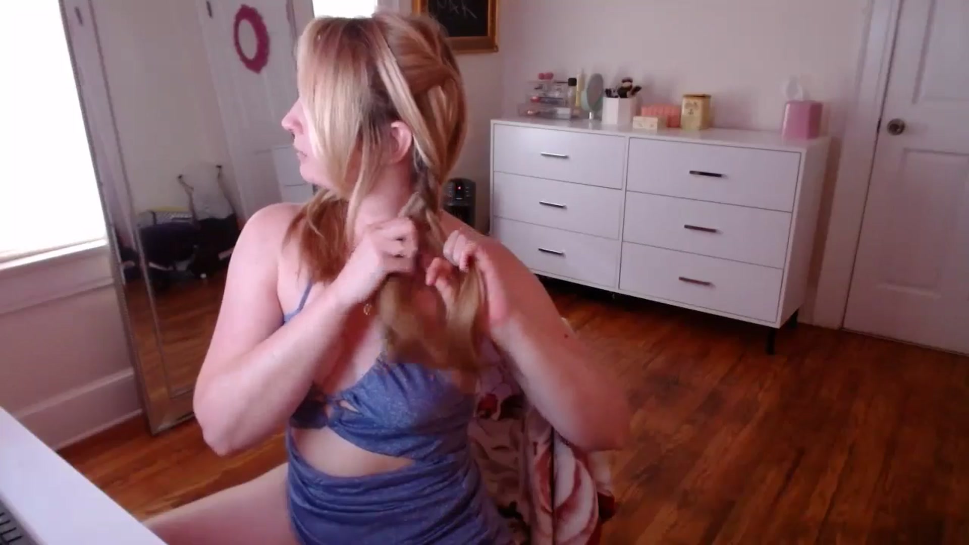 Gallery image thumbnail from TheFuckFairy's myfreecams stream on, 05/07/2024, 17:08 image 20 of 20