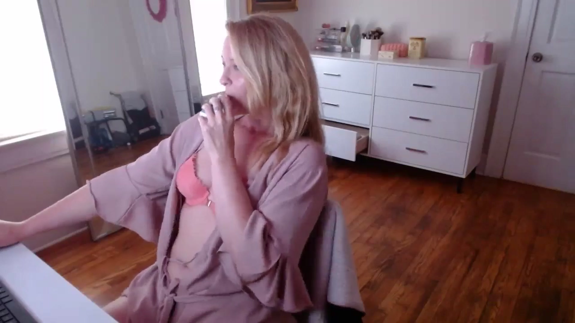Gallery image thumbnail from TheFuckFairy's myfreecams stream on, 05/12/2024, 17:16 image 9 of 20