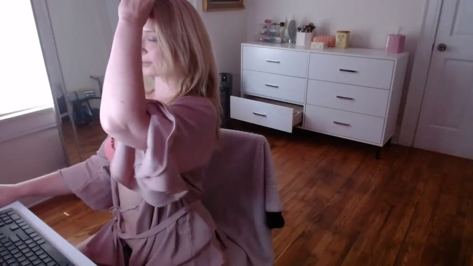 Gallery image thumbnail from TheFuckFairy's myfreecams stream on, 05/12/2024, 17:16 image 20 of 20