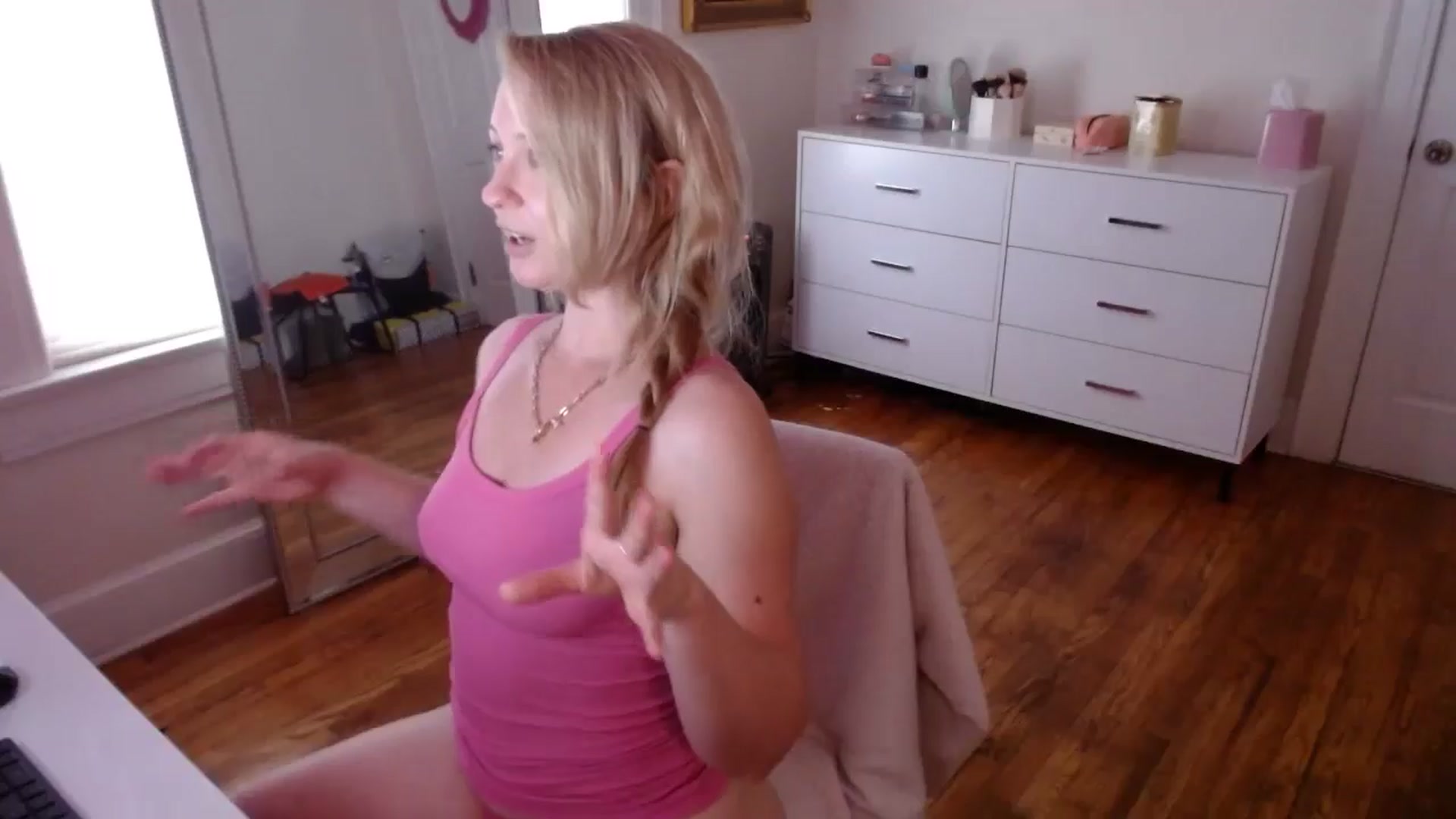 Gallery image thumbnail from TheFuckFairy's myfreecams stream on, 05/21/2024, 16:14 image 19 of 20