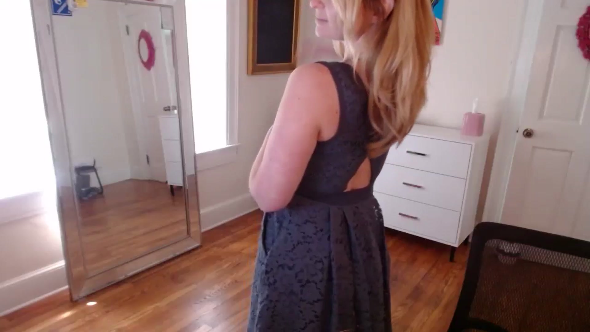Gallery image thumbnail from TheFuckFairy's myfreecams stream on, 07/14/2024, 17:06 image 15 of 20