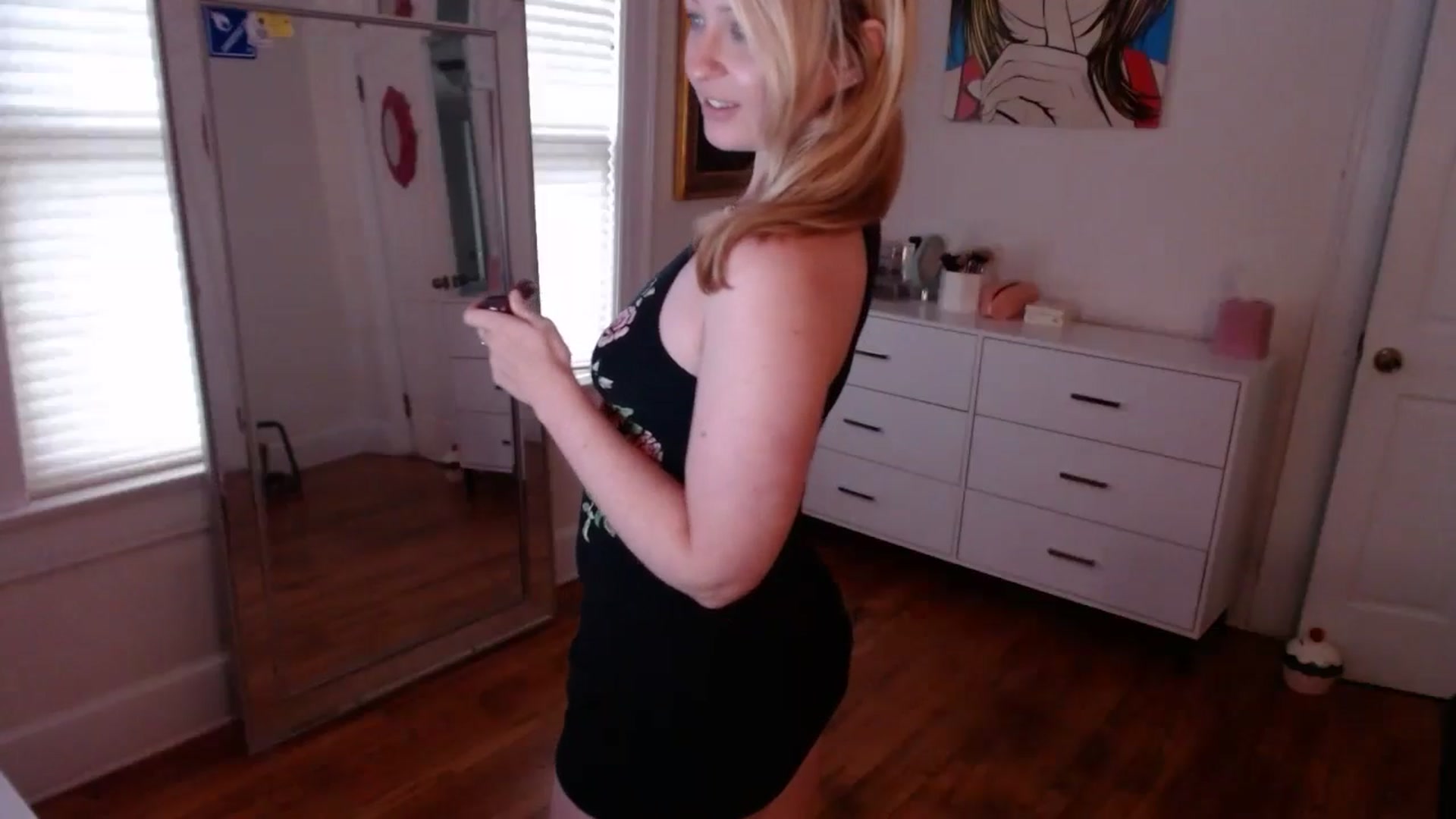 Gallery image thumbnail from TheFuckFairy's myfreecams stream on, 07/16/2024, 15:25 image 4 of 20
