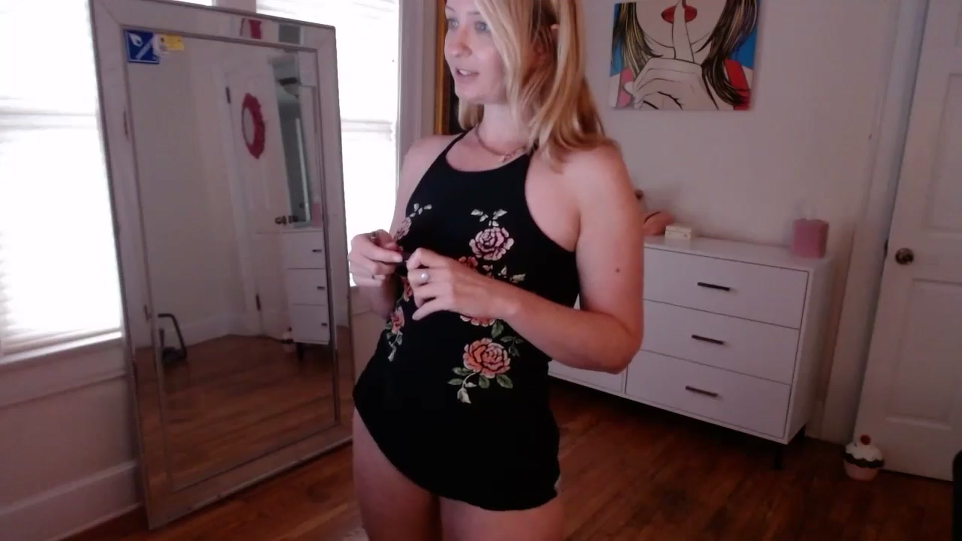 Gallery image thumbnail from TheFuckFairy's myfreecams stream on, 07/16/2024, 15:25 image 13 of 20