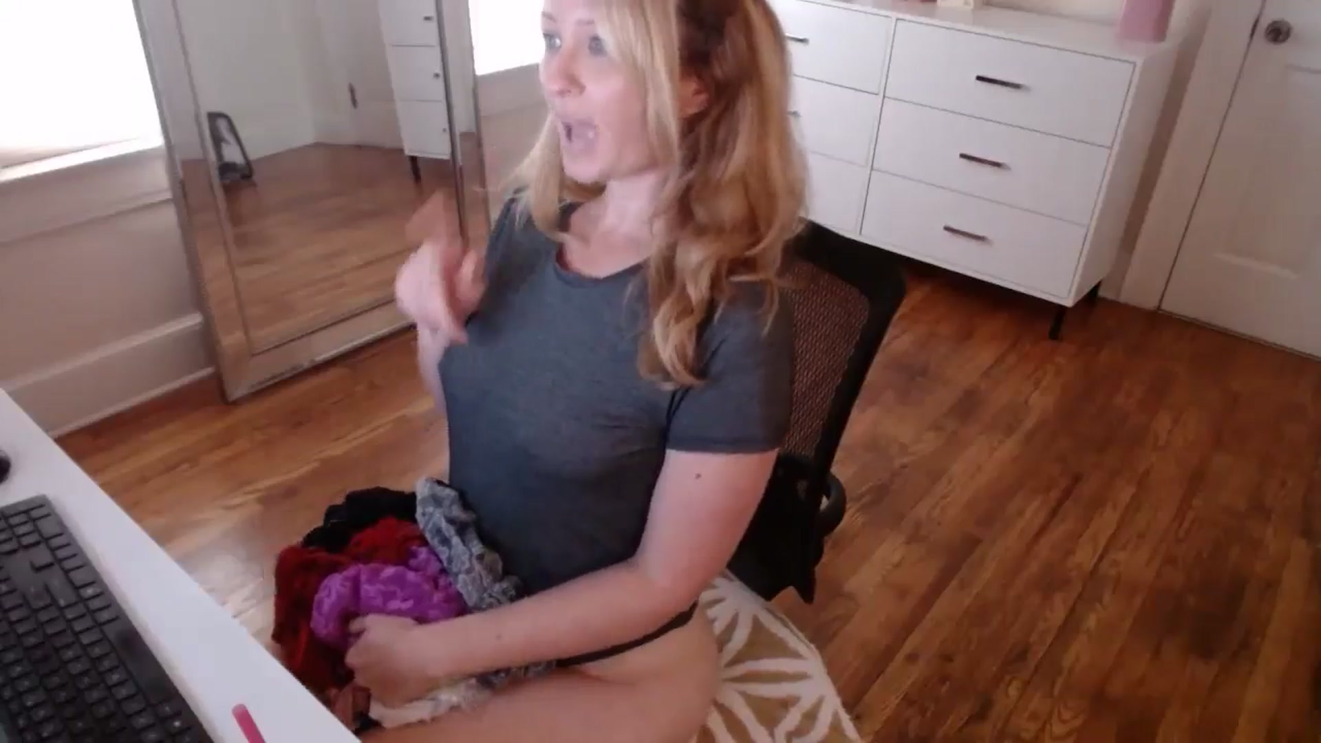 Gallery image thumbnail from TheFuckFairy's myfreecams stream on, 07/21/2024, 15:36 image 18 of 20