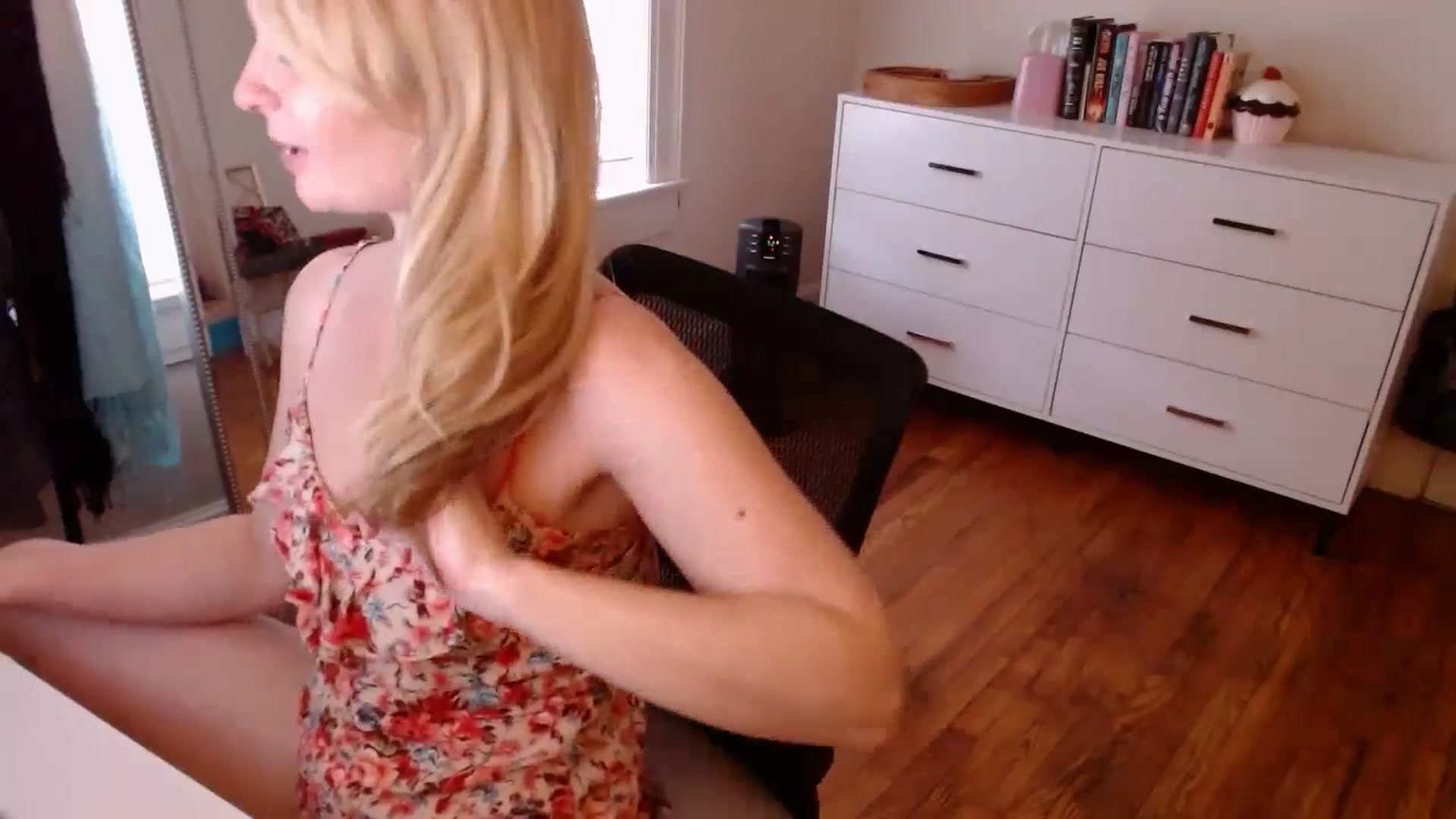 Gallery image thumbnail from TheFuckFairy's myfreecams stream on, 12/27/2024, 18:46 image 11 of 20