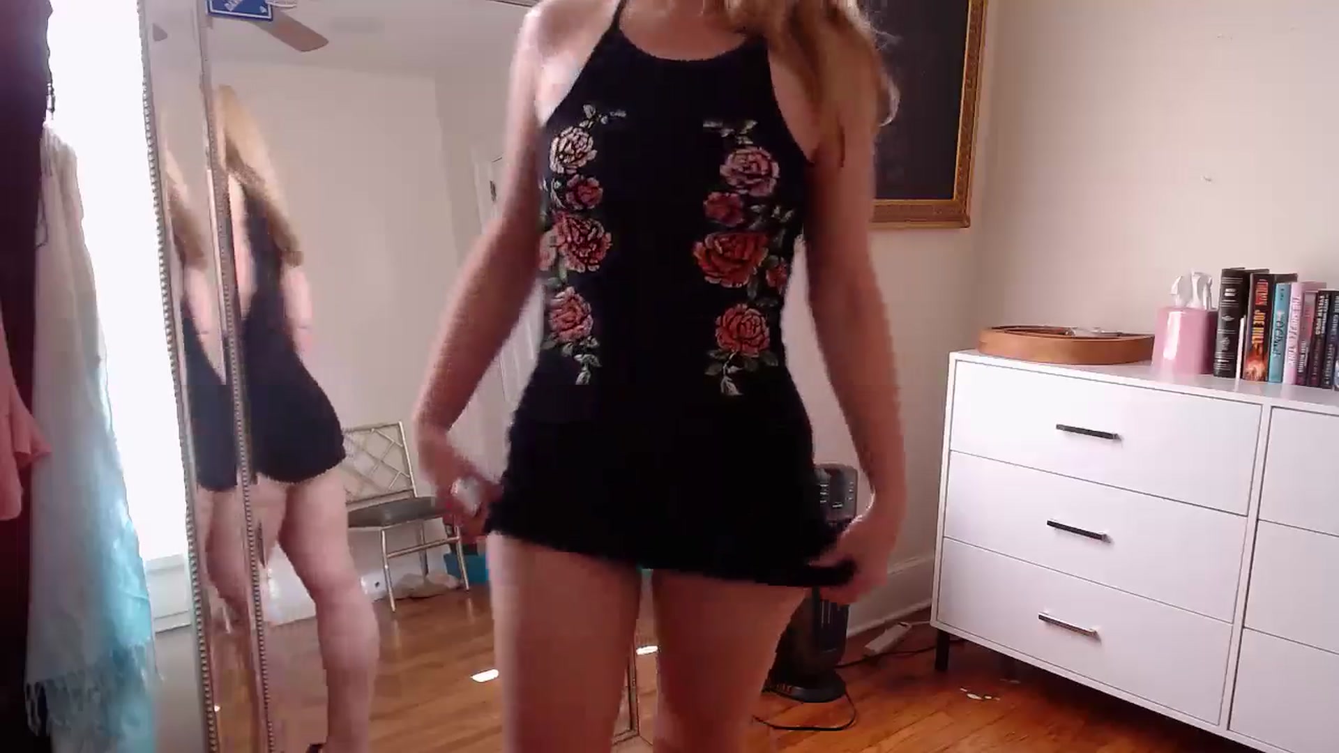 Gallery image thumbnail from TheFuckFairy's myfreecams stream on, 12/31/2024, 16:43 image 13 of 20