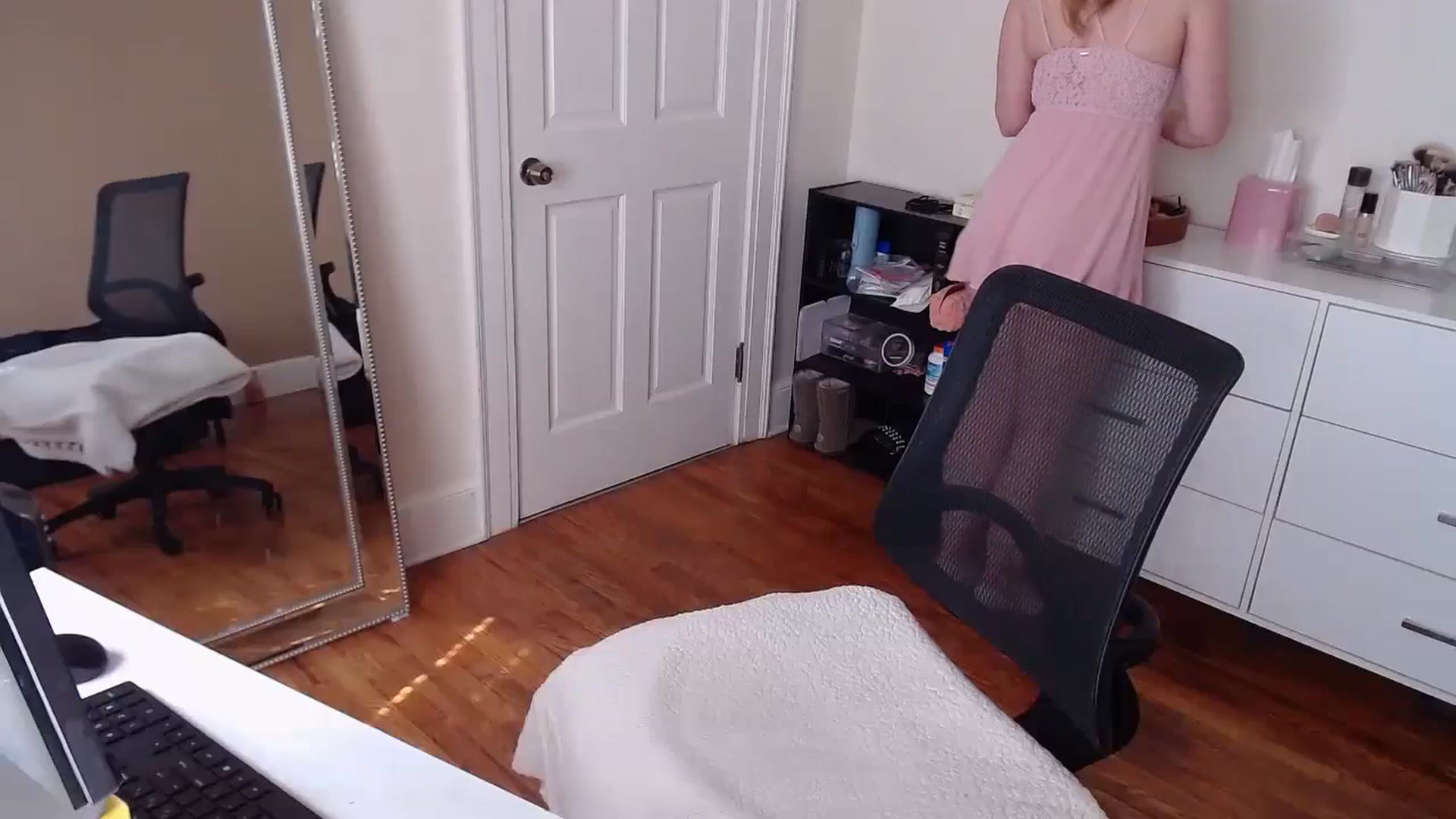 Gallery image thumbnail from TheFuckFairy's myfreecams stream on, 03/19/2025, 17:34 image 10 of 20