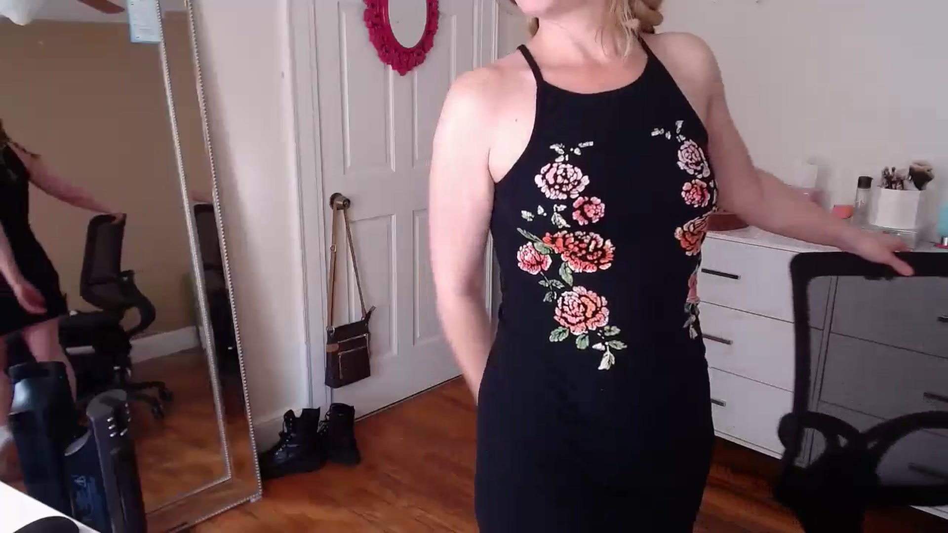 Gallery image thumbnail from TheFuckFairy's myfreecams stream on, 03/27/2025, 16:04 image 2 of 20