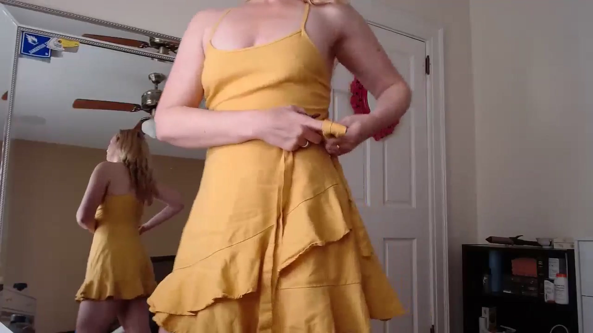 Gallery image thumbnail from TheFuckFairy's myfreecams stream on, 04/15/2025, 15:57 image 10 of 20