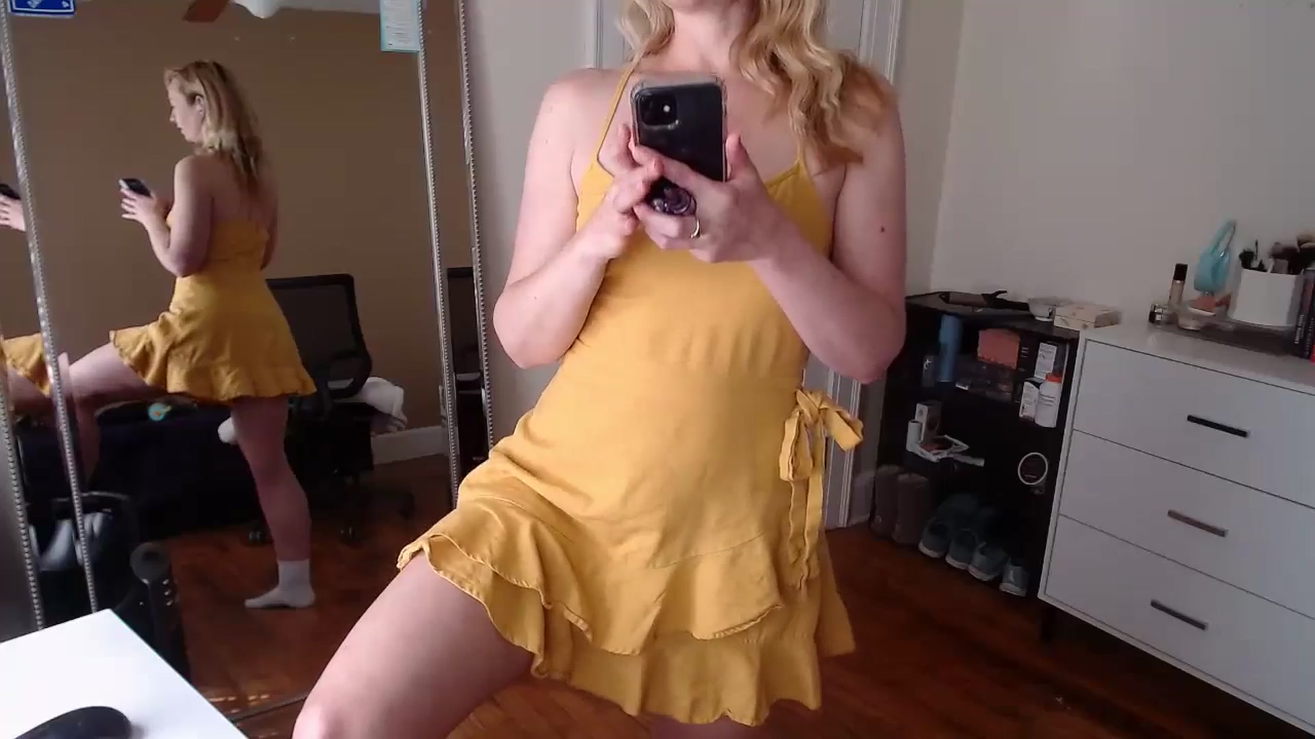 Gallery image thumbnail from TheFuckFairy's myfreecams stream on, 04/15/2025, 15:57 image 4 of 20