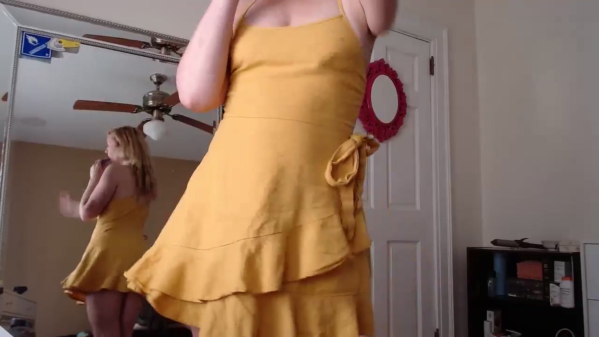 Gallery image thumbnail from TheFuckFairy's myfreecams stream on, 04/15/2025, 15:57 image 11 of 20