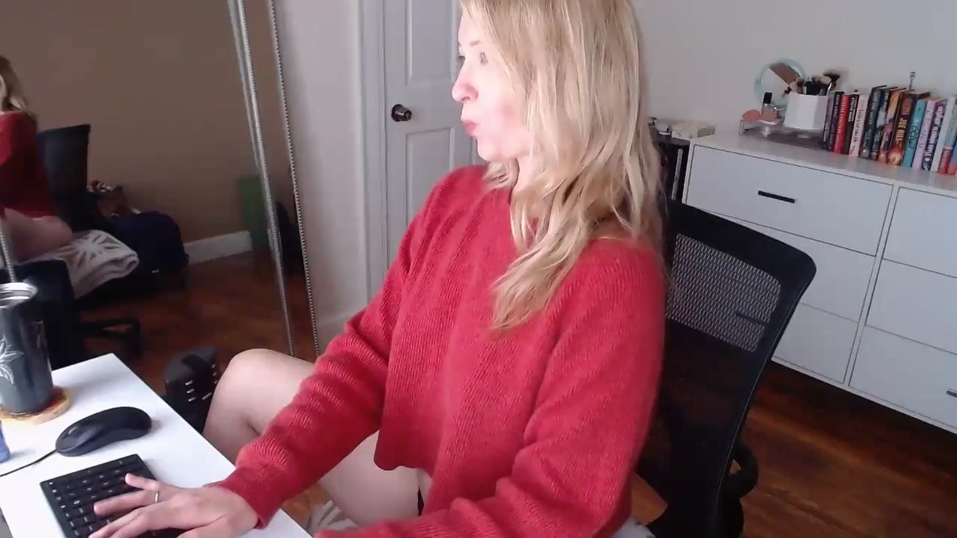 Gallery image thumbnail from TheFuckFairy's myfreecams stream on, 04/18/2025, 14:49 image 4 of 20
